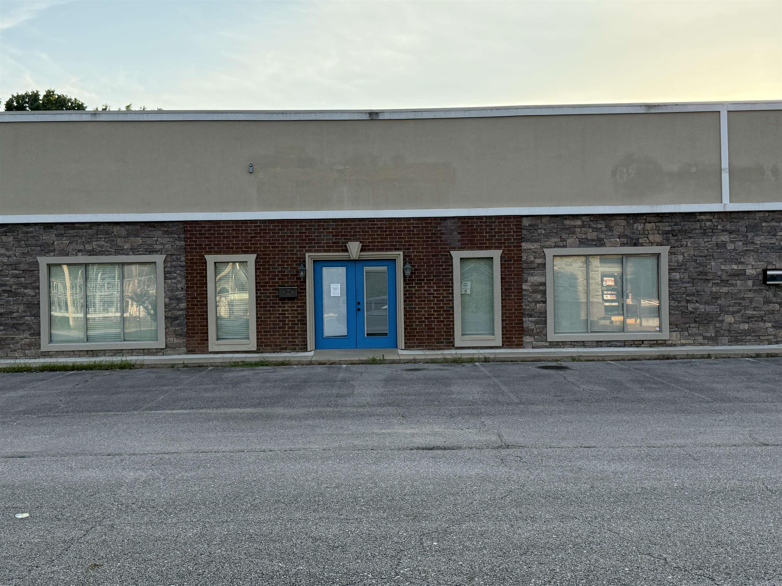 723 W Beebe Capps Expressway