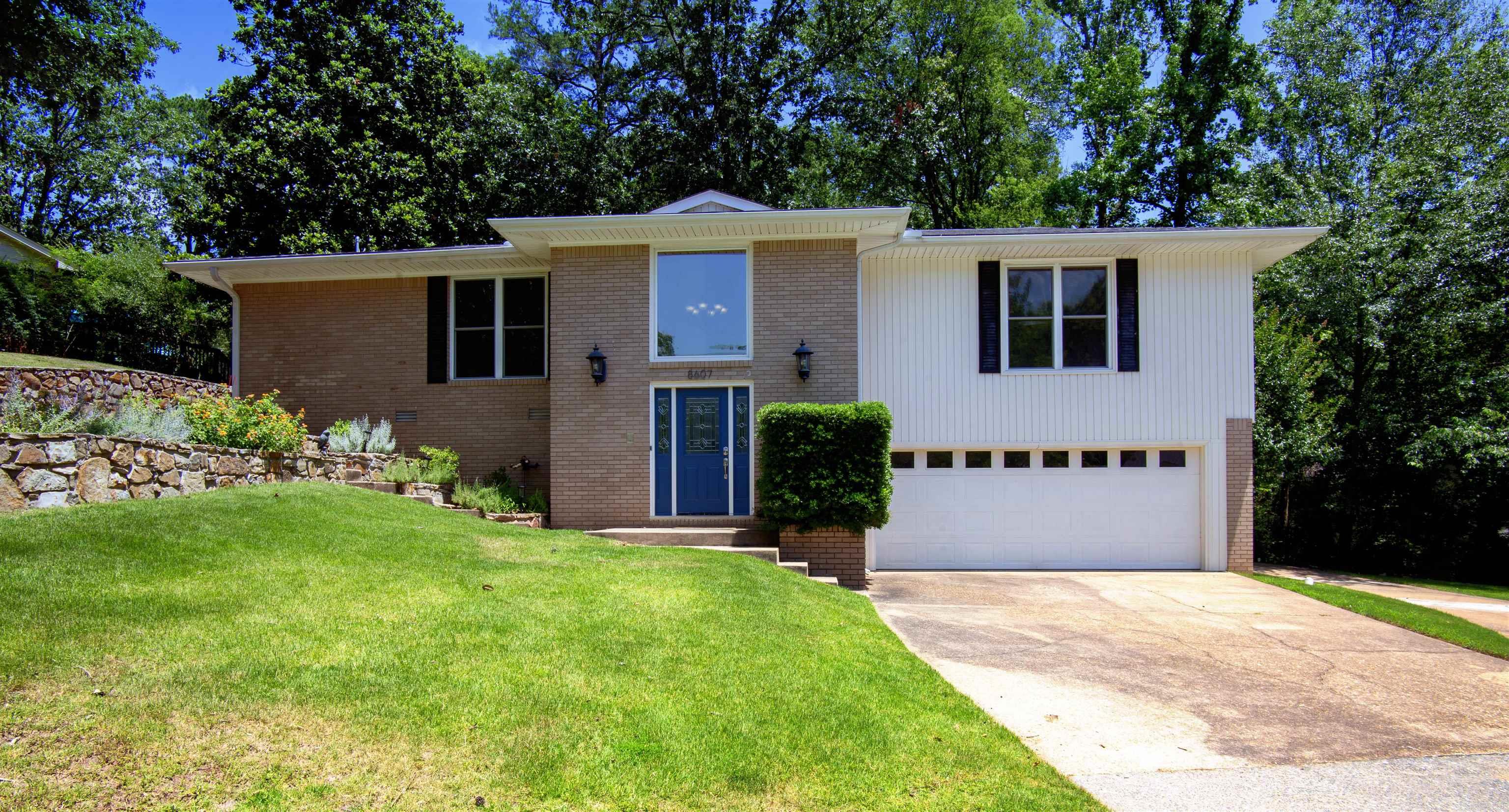 8607 Linda Lane