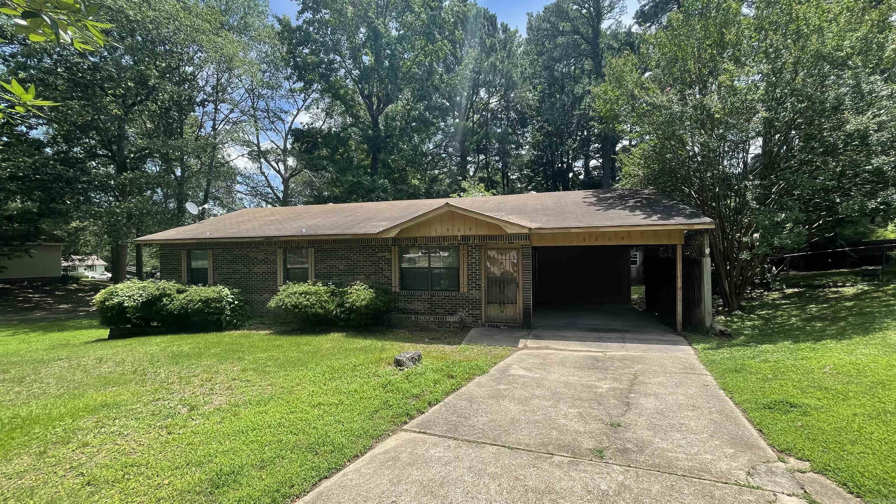 1909 Fernwood  Benton, AR