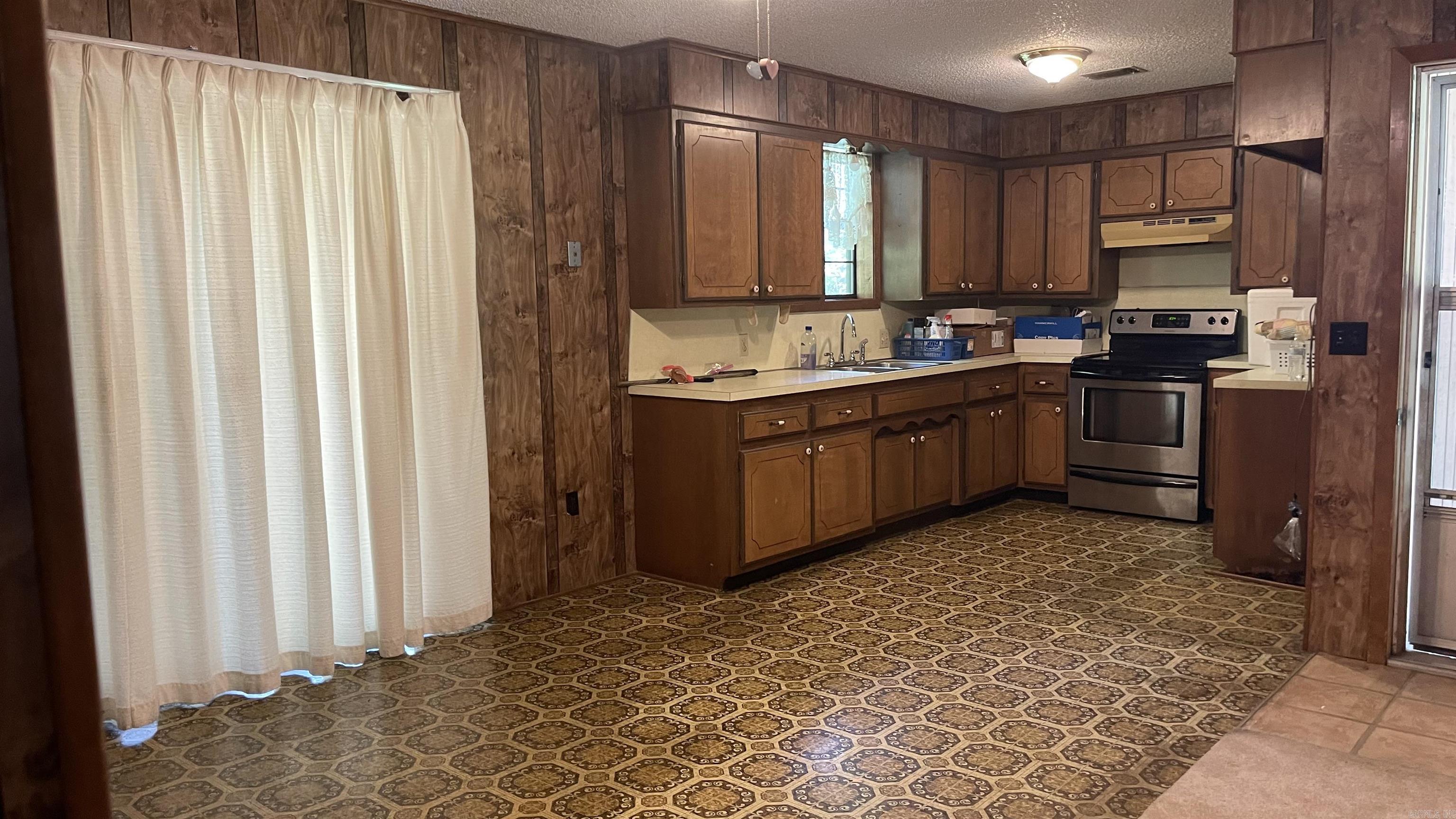 1909 Fernwood  Benton, AR
