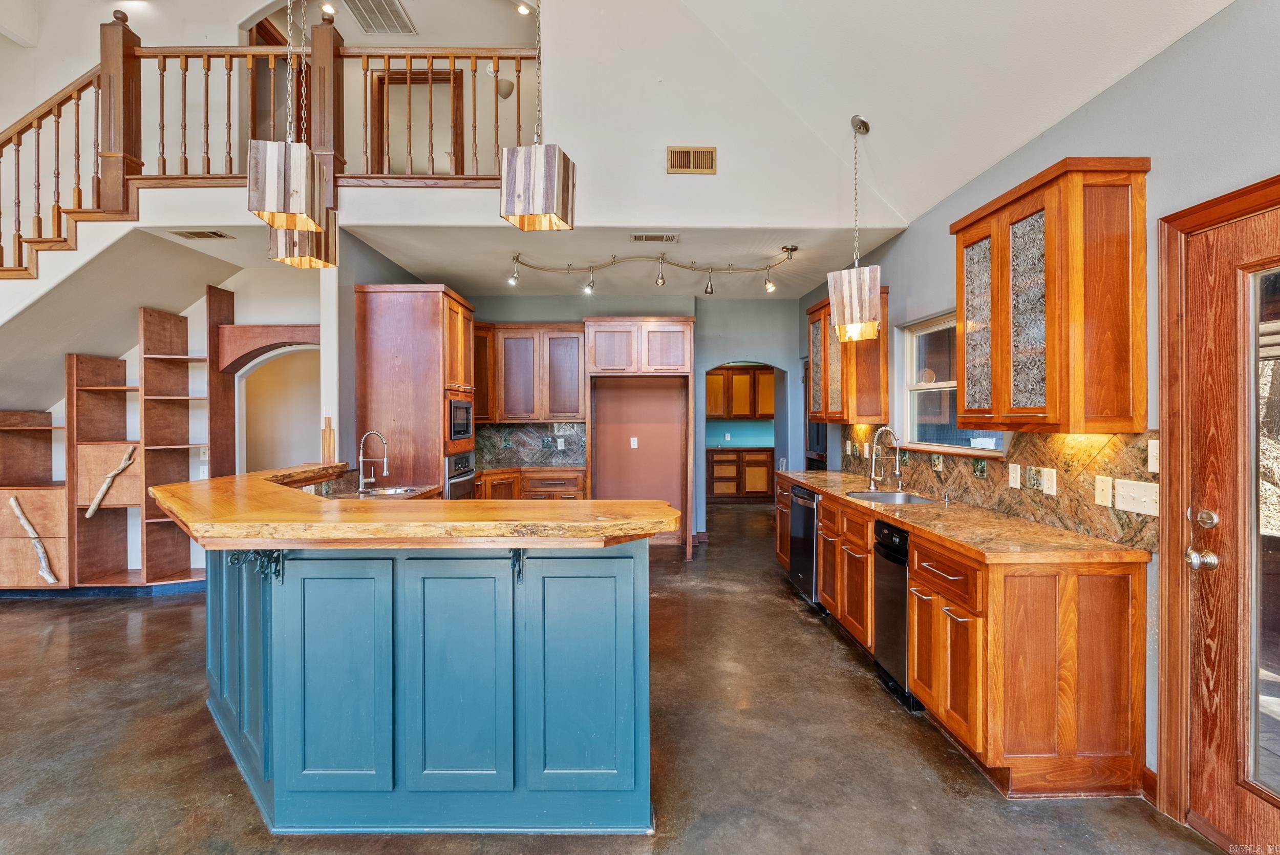 32 Cove Chapel  Springfield, AR