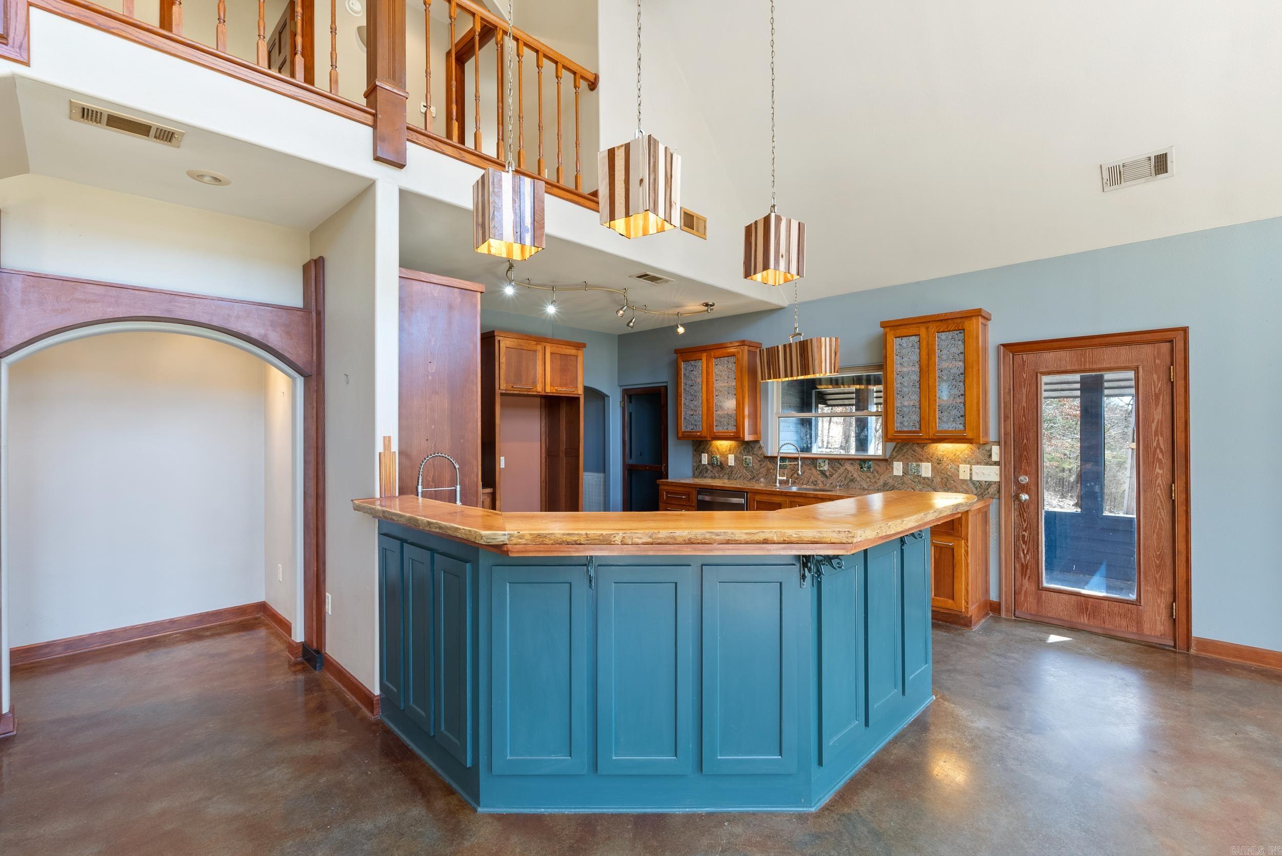 32 Cove Chapel  Springfield, AR