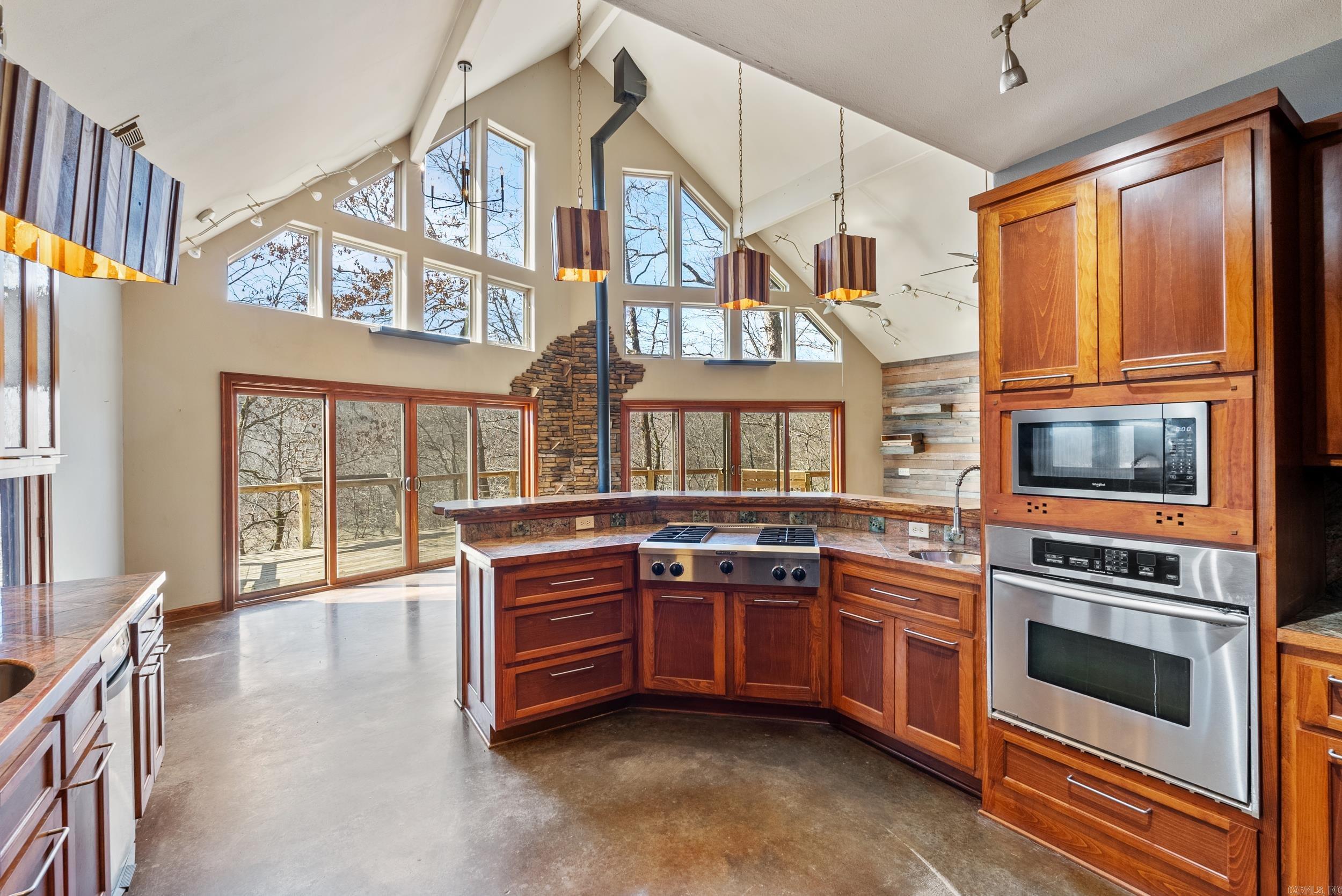 32 Cove Chapel  Springfield, AR