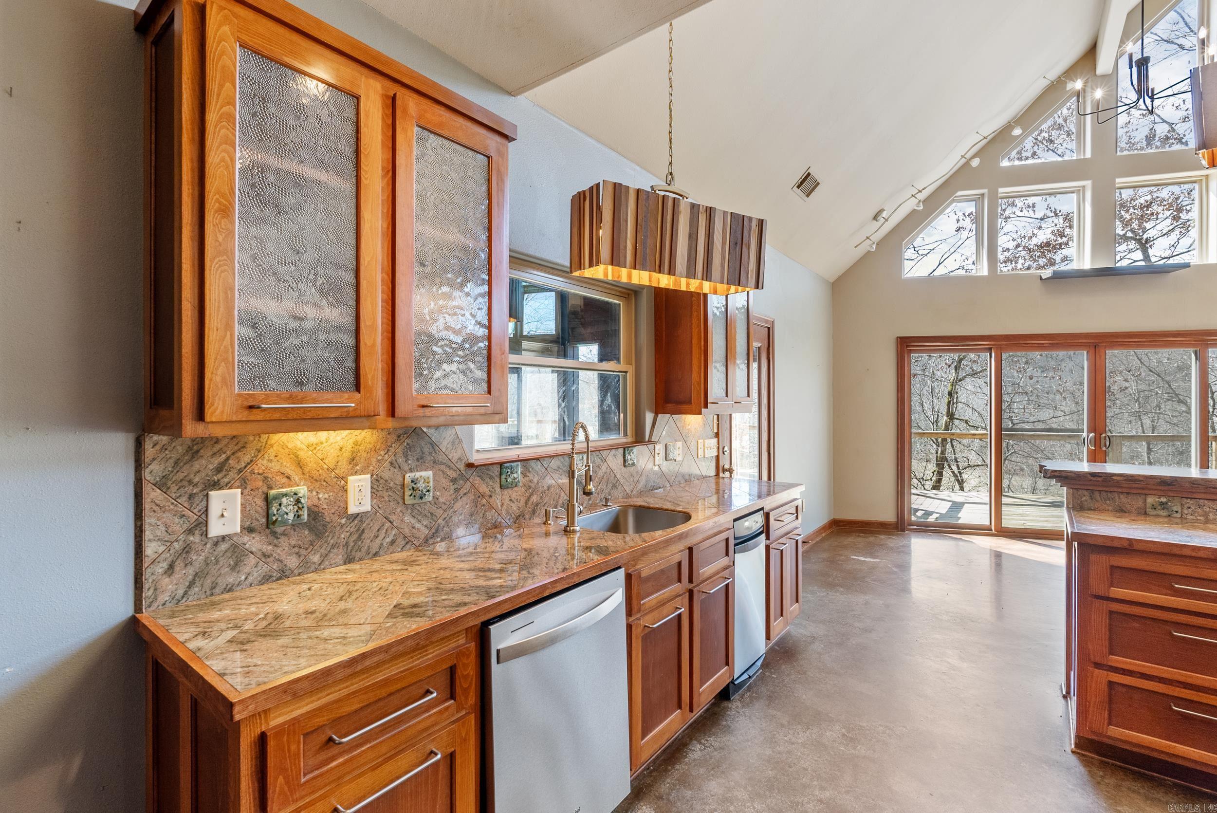 32 Cove Chapel  Springfield, AR