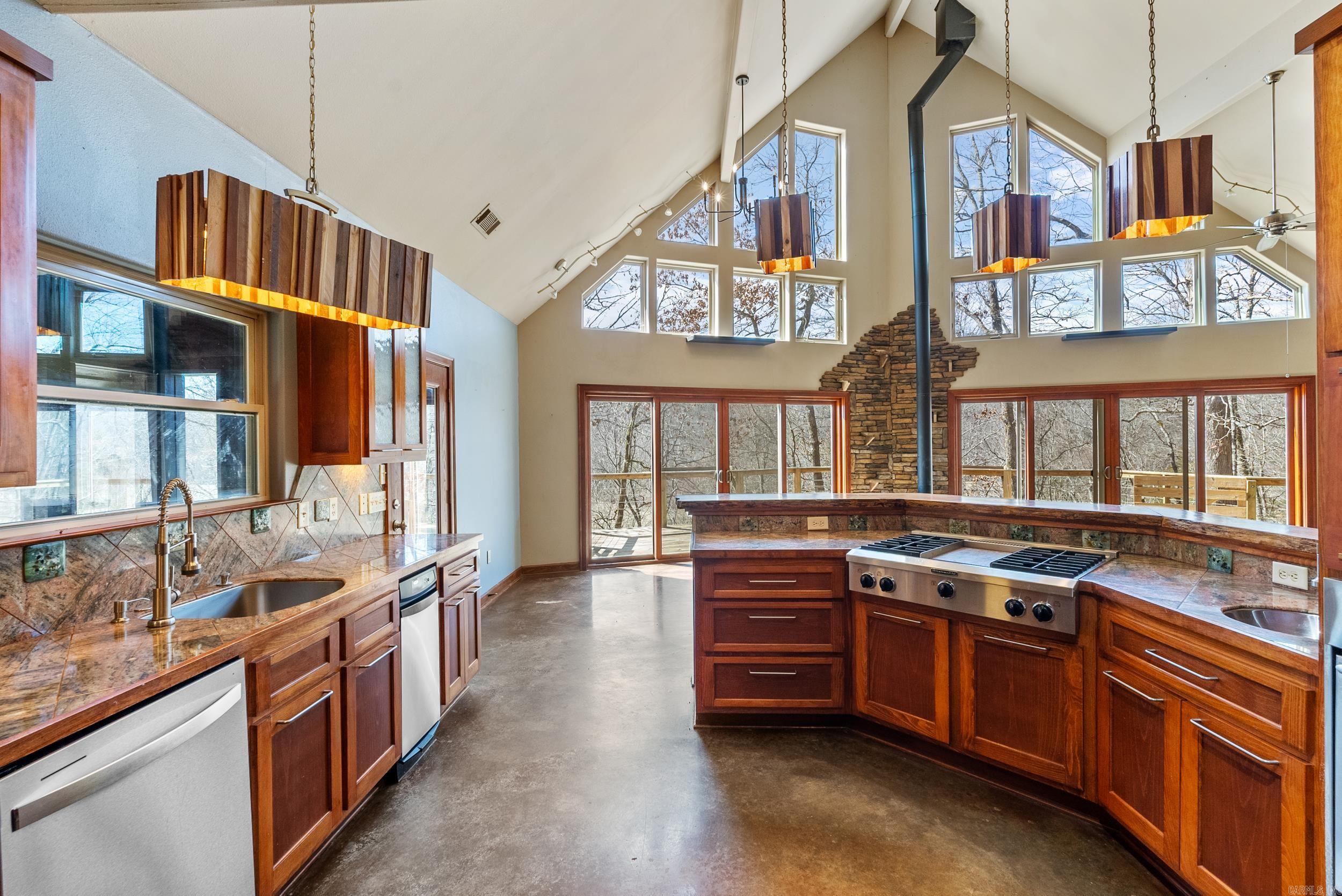32 Cove Chapel  Springfield, AR