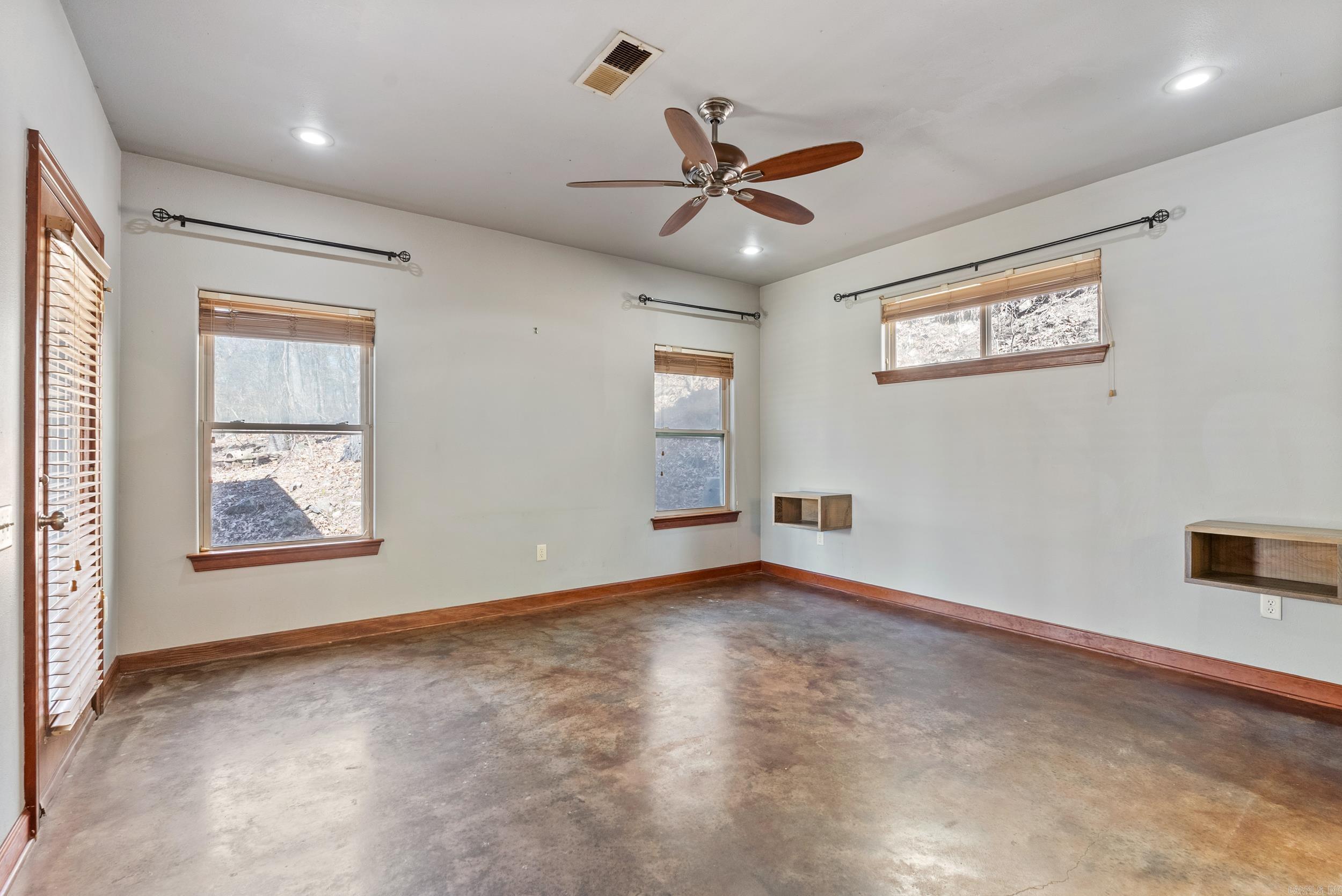 32 Cove Chapel  Springfield, AR