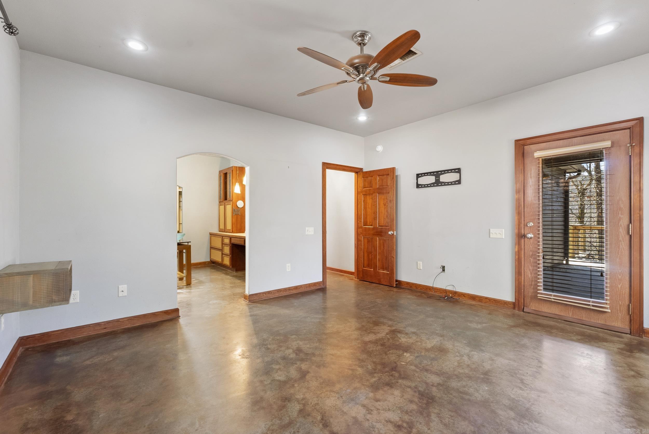 32 Cove Chapel  Springfield, AR