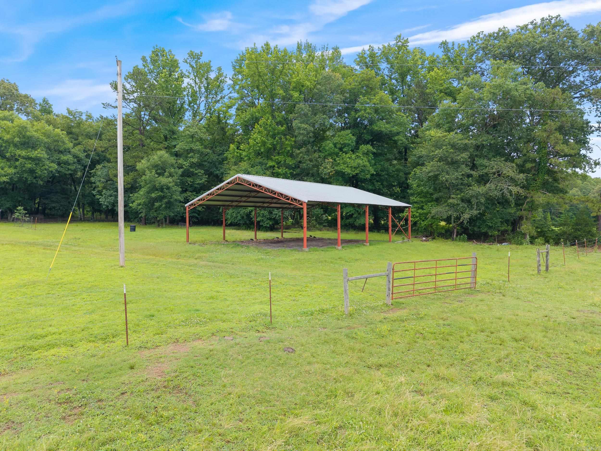 32 Cove Chapel  Springfield, AR