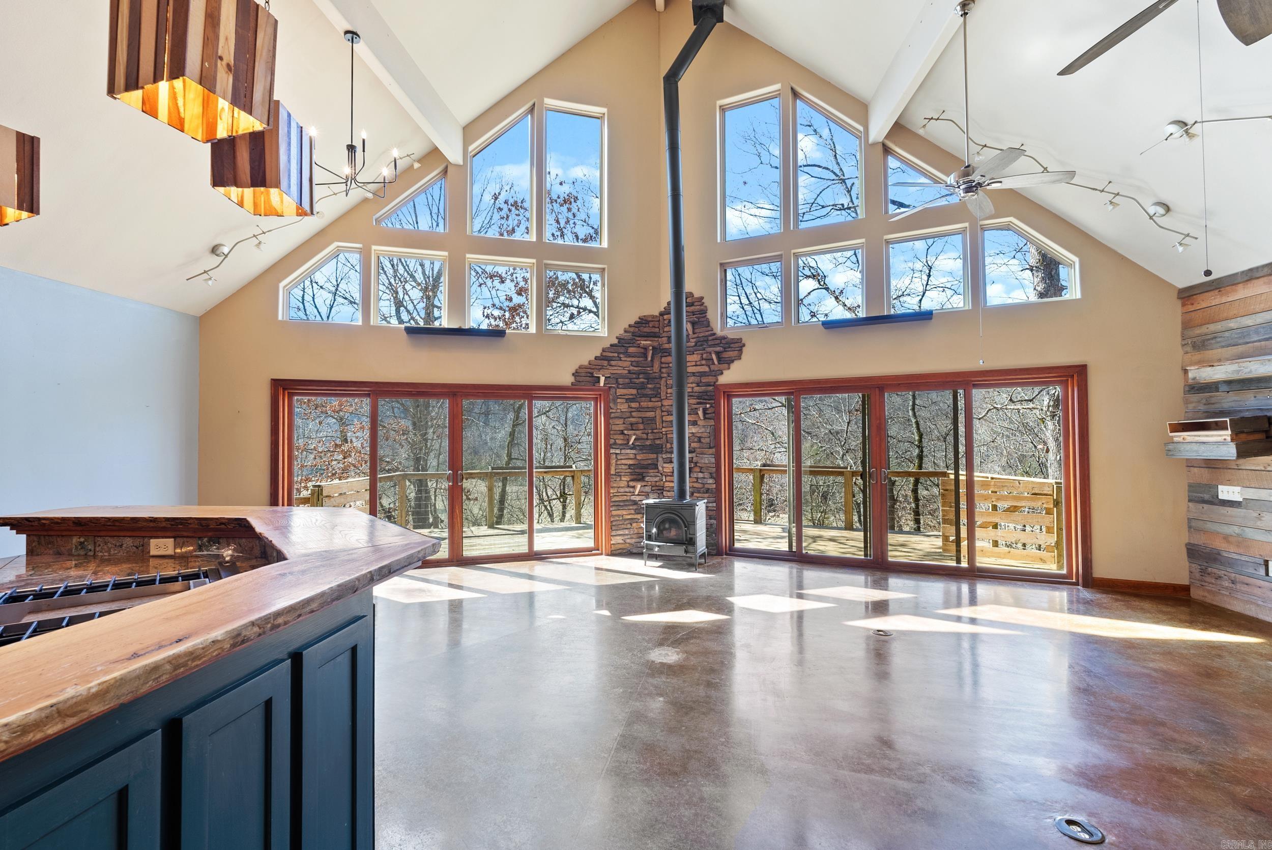32 Cove Chapel  Springfield, AR