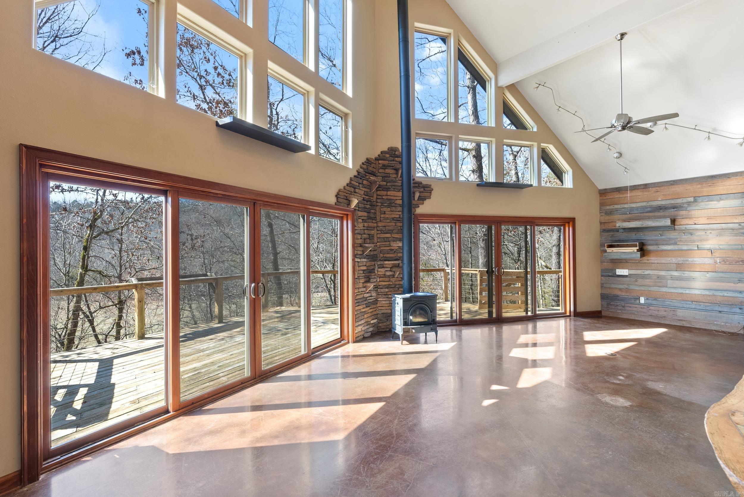 32 Cove Chapel  Springfield, AR