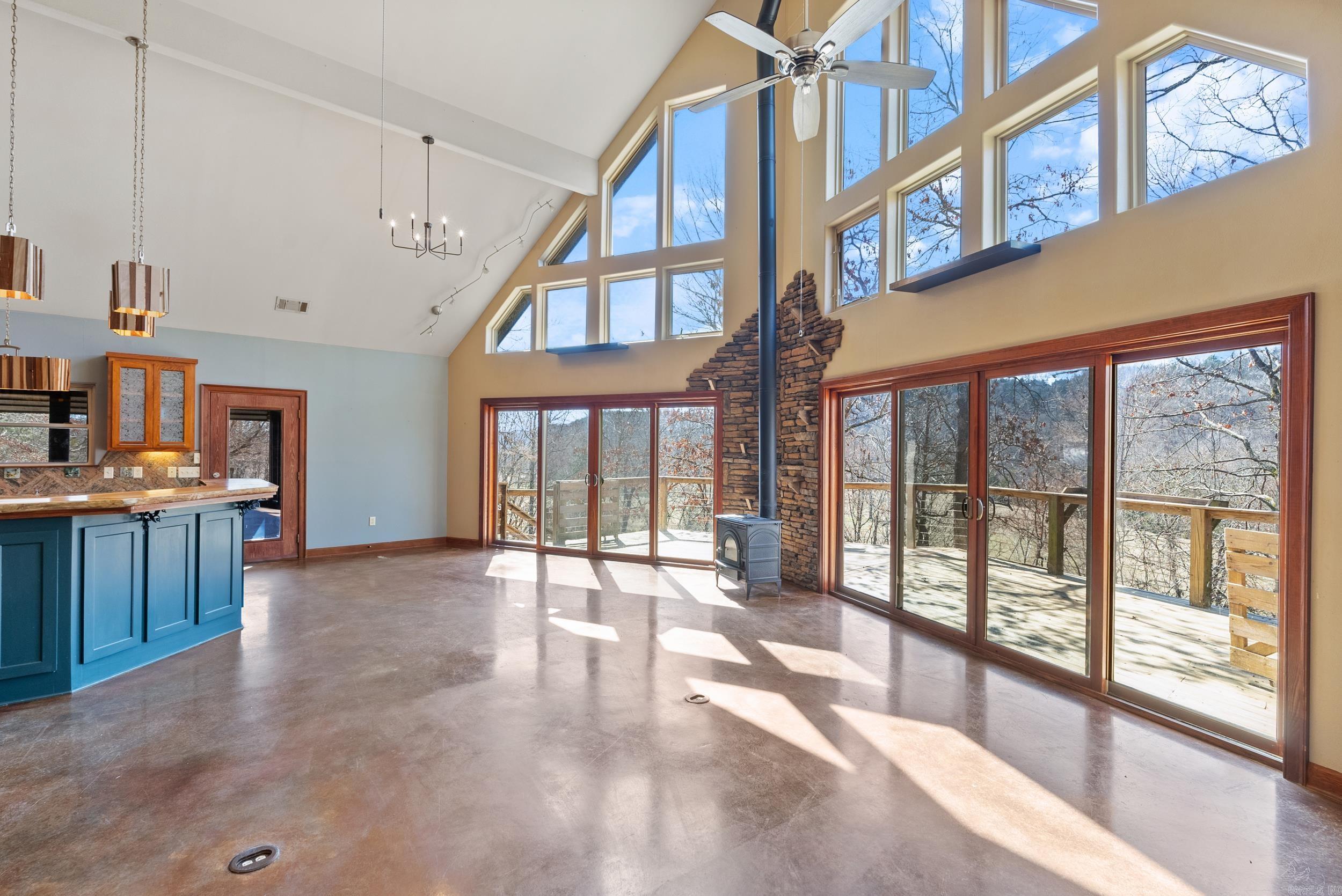 32 Cove Chapel  Springfield, AR