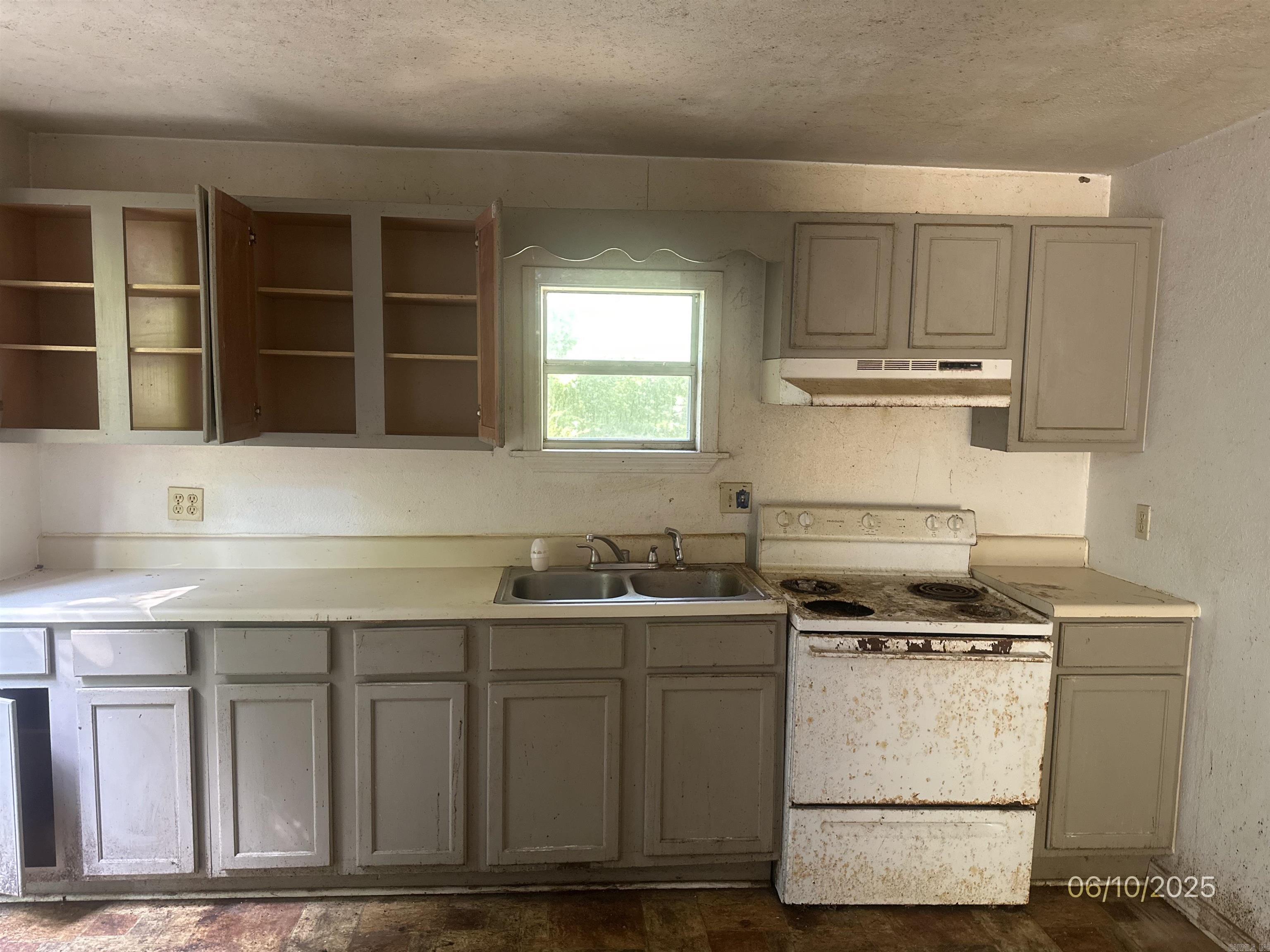 610 High  Leslie, AR