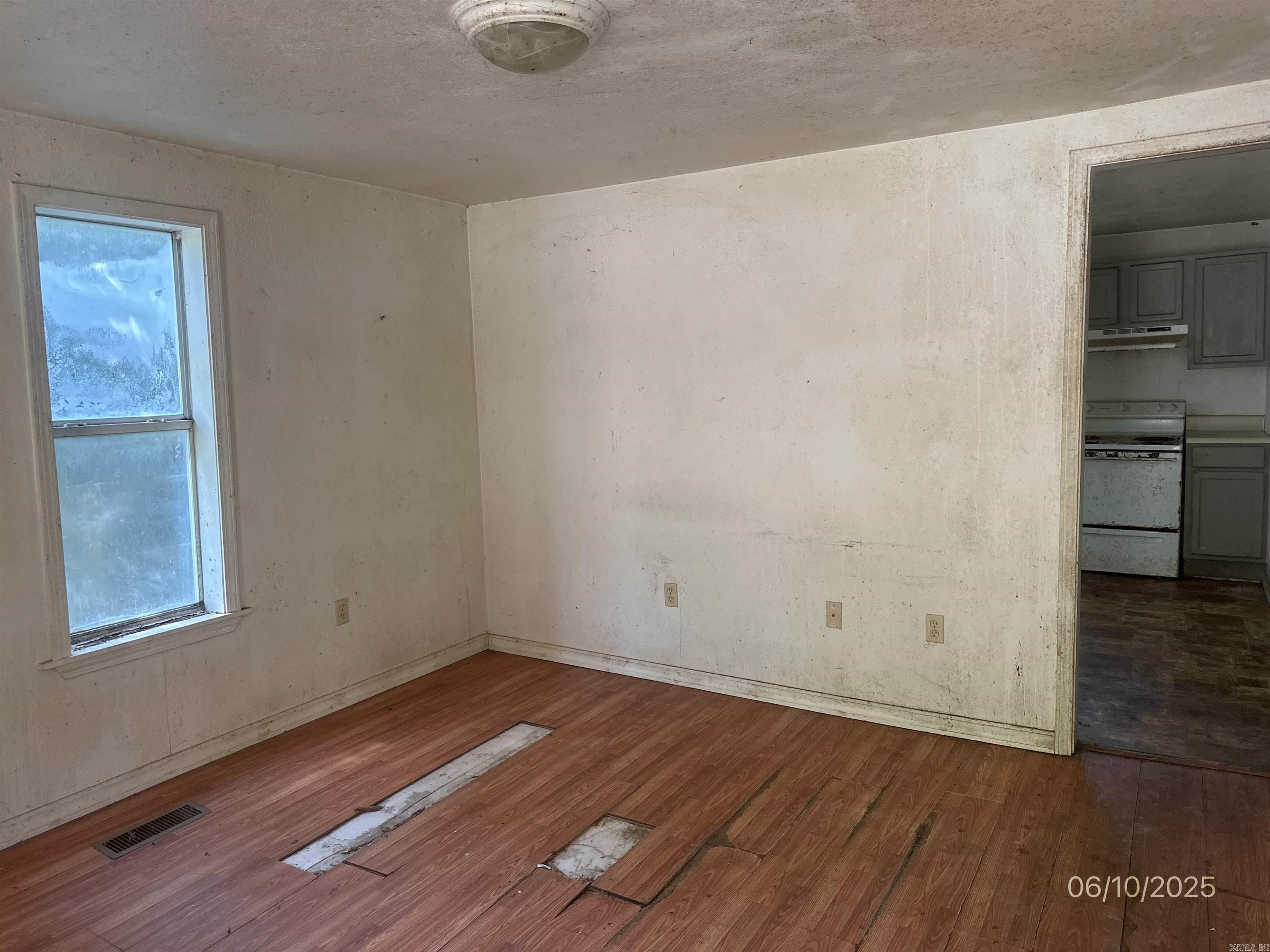 610 High  Leslie, AR