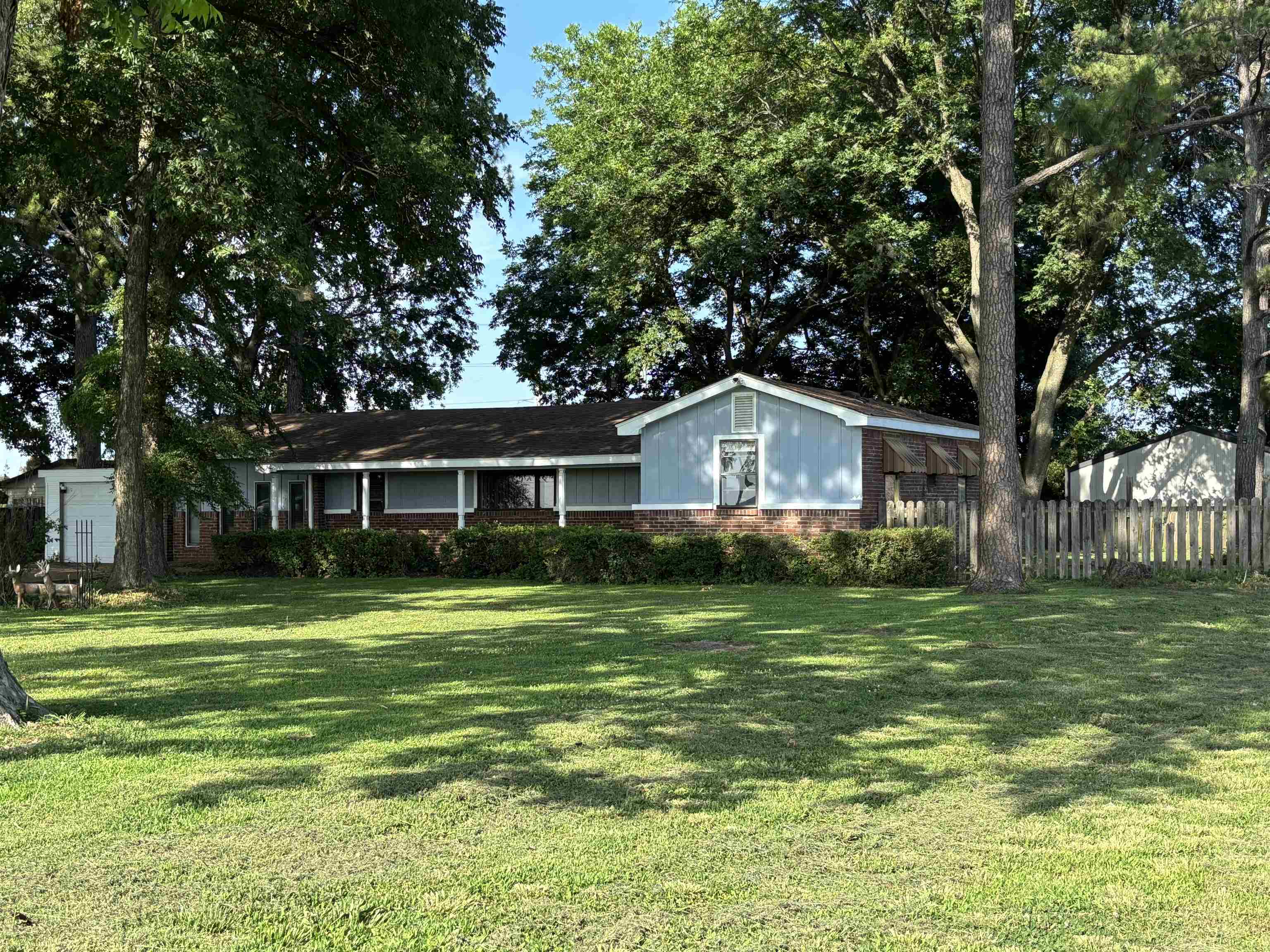 1702 S Ruddle Rd  Blytheville, AR