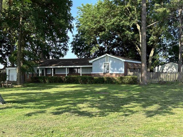 1702 S Ruddle Rd  Blytheville, AR