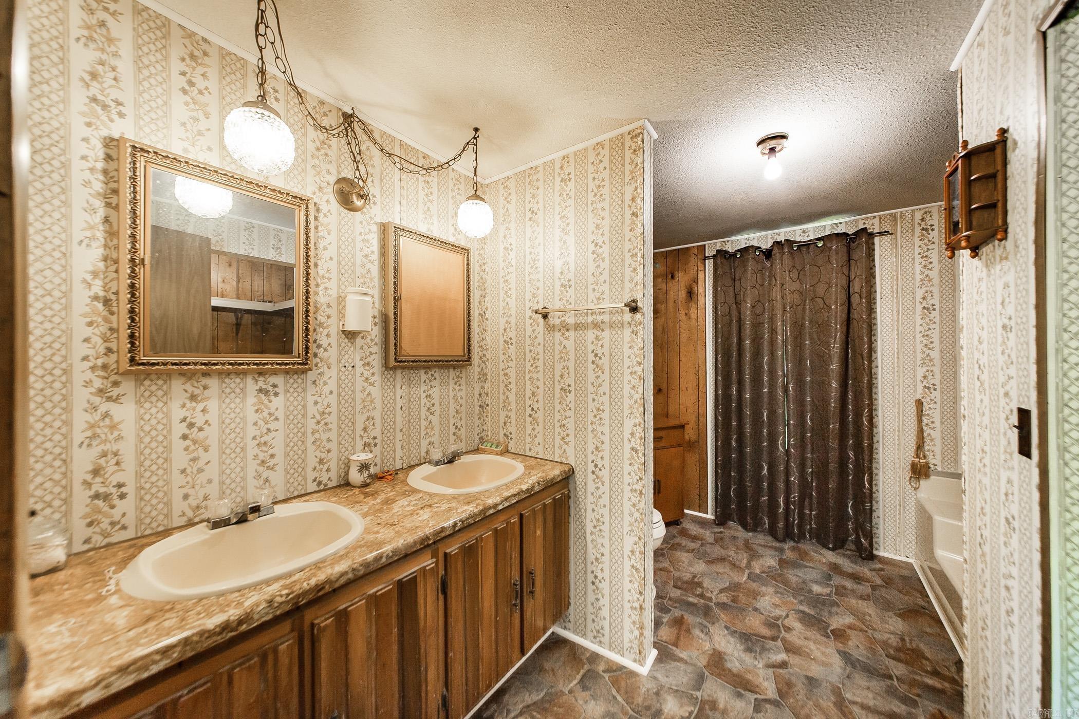 85 Stracner  Cleveland, AR