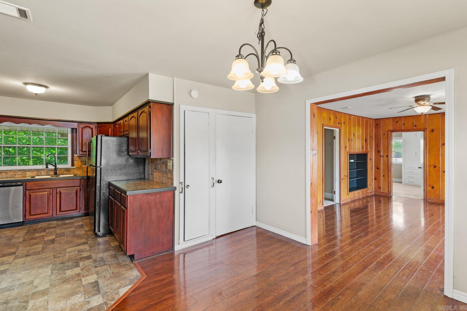 901 S Reine  Mena, AR