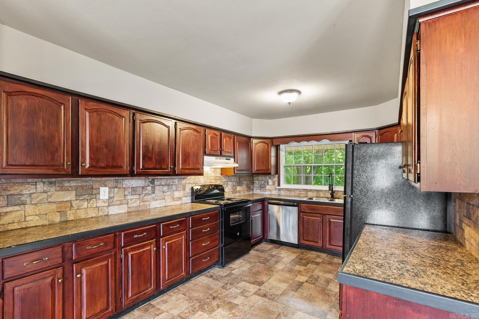 901 S Reine  Mena, AR