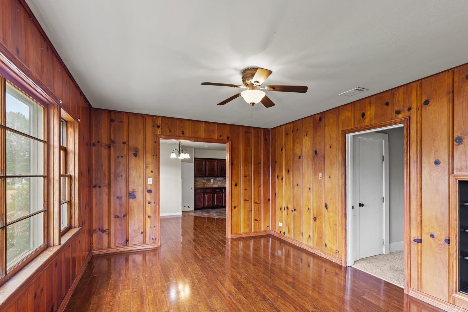 901 S Reine  Mena, AR