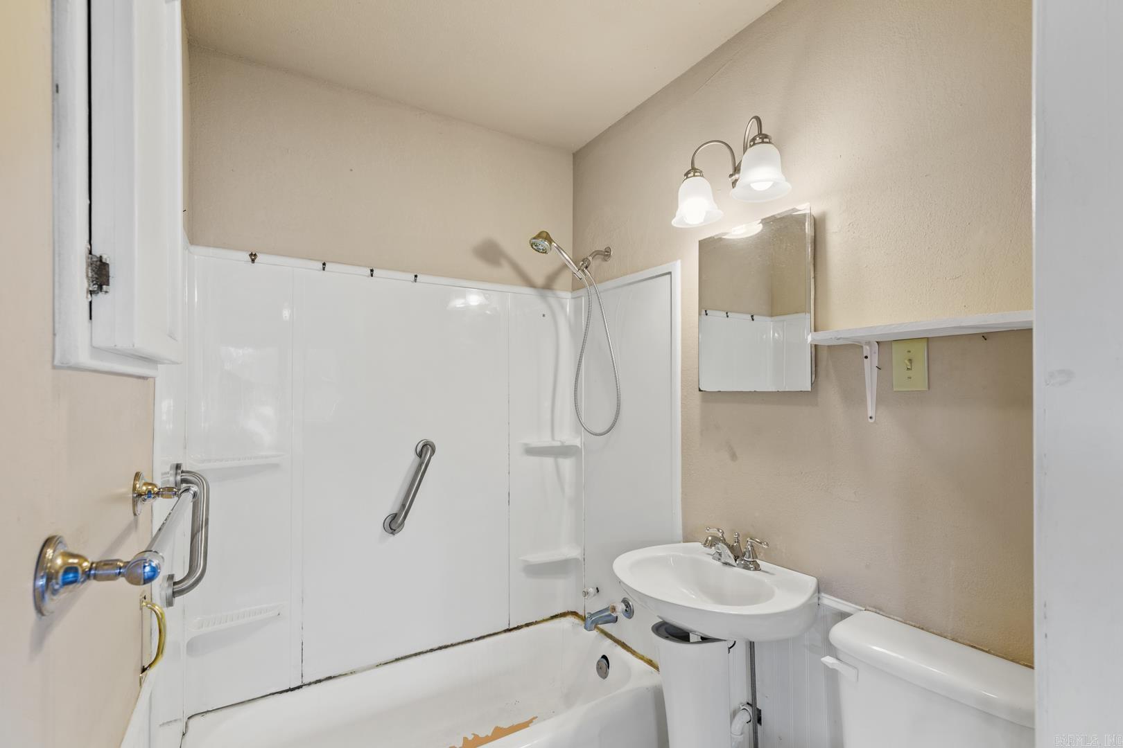 901 S Reine  Mena, AR