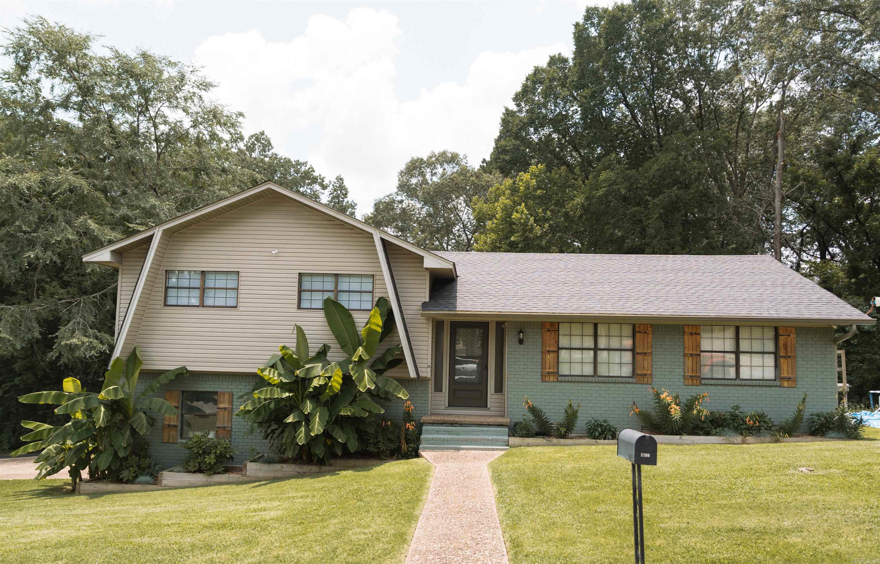 1700 CHITWOOD  Benton, AR