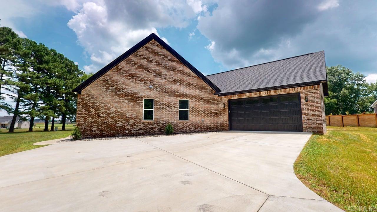 270 Arrowhead  Greenbrier, AR