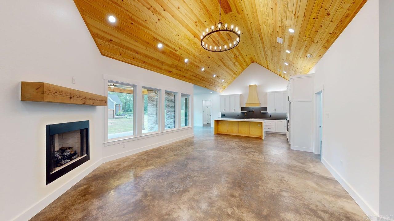 270 Arrowhead  Greenbrier, AR