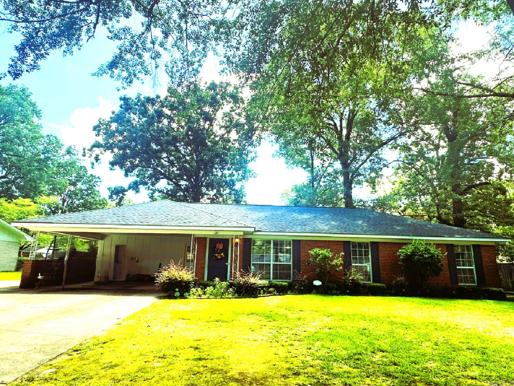 1205 Hickory St  Crossett, AR