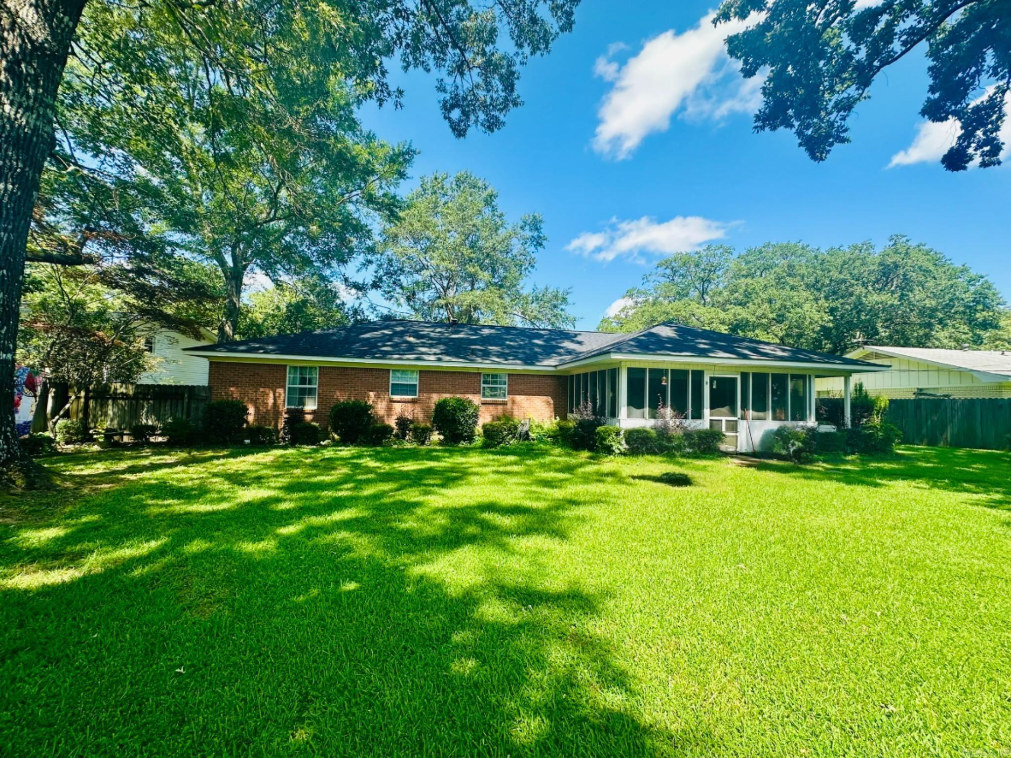 1205 Hickory St  Crossett, AR