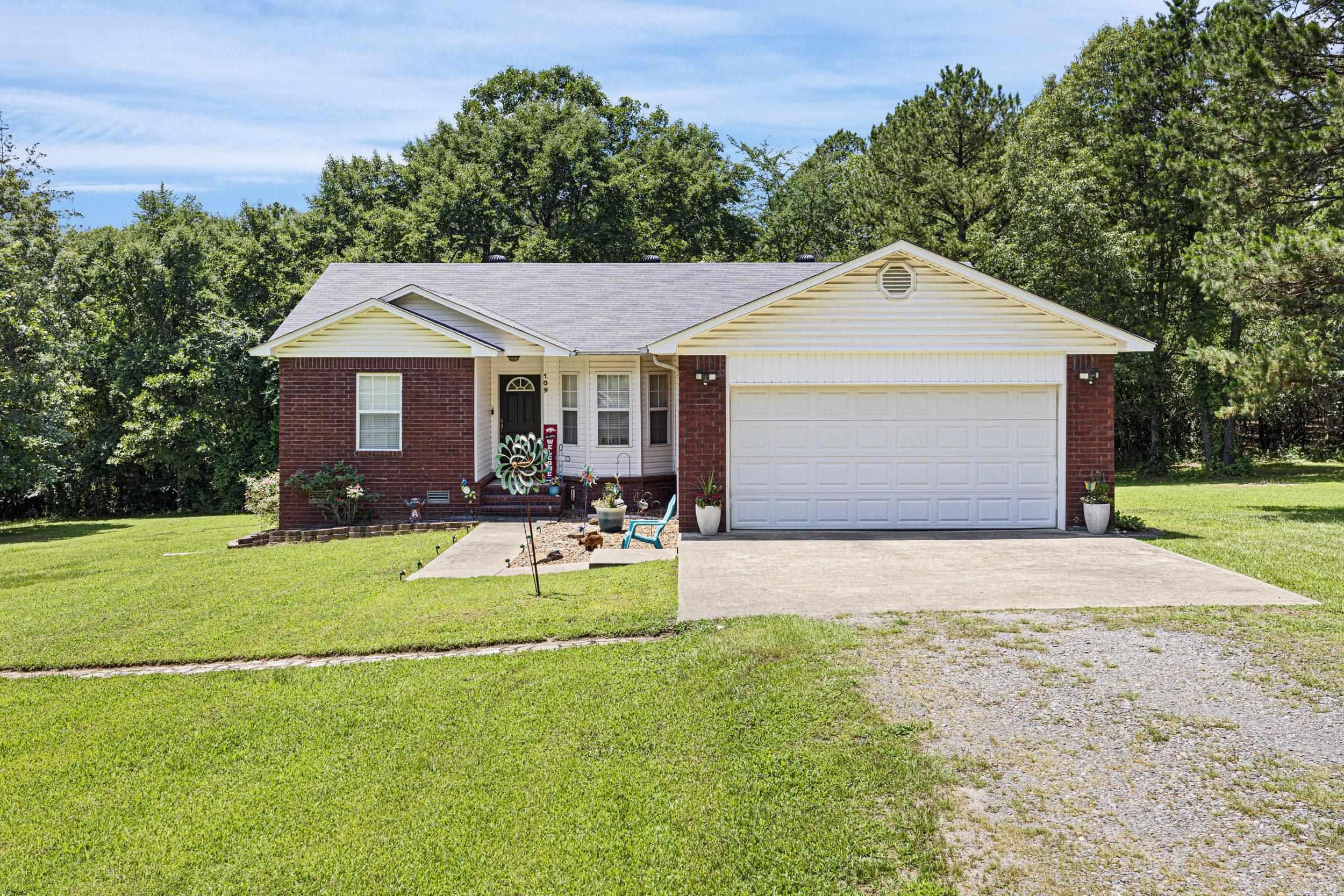 109 Topeka  Russellville, AR