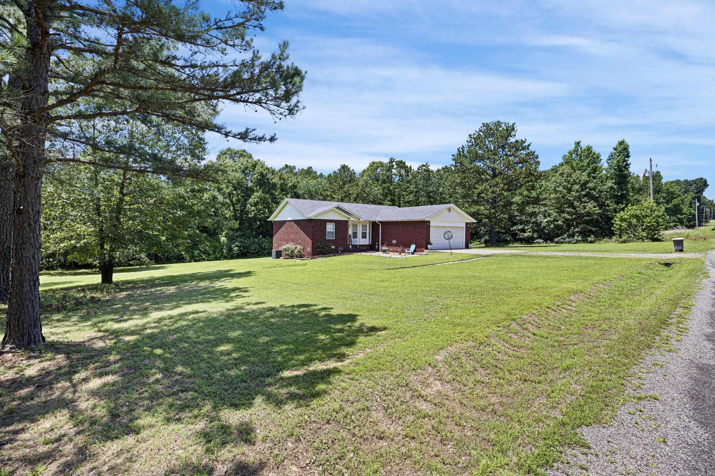 109 Topeka  Russellville, AR