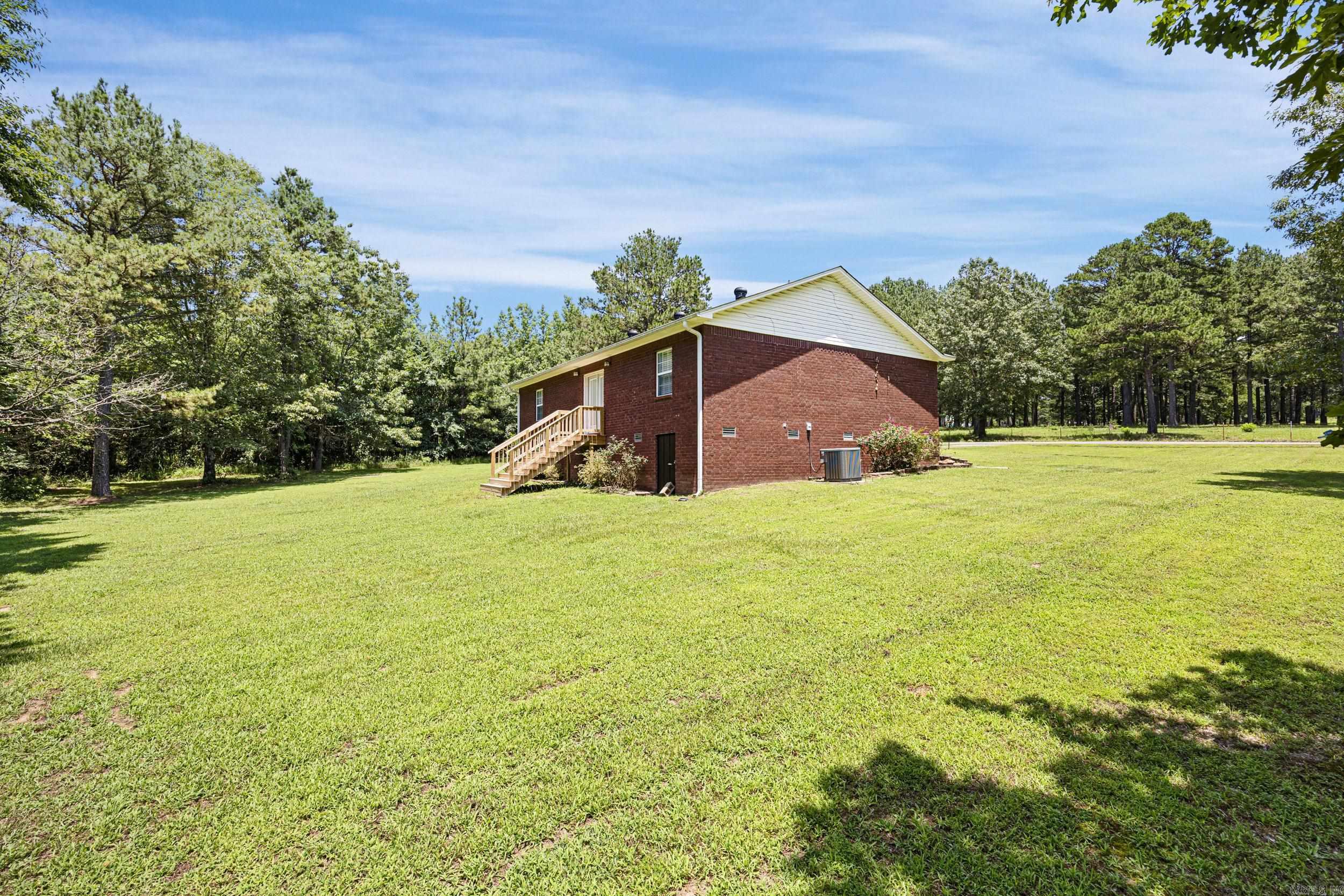 109 Topeka  Russellville, AR