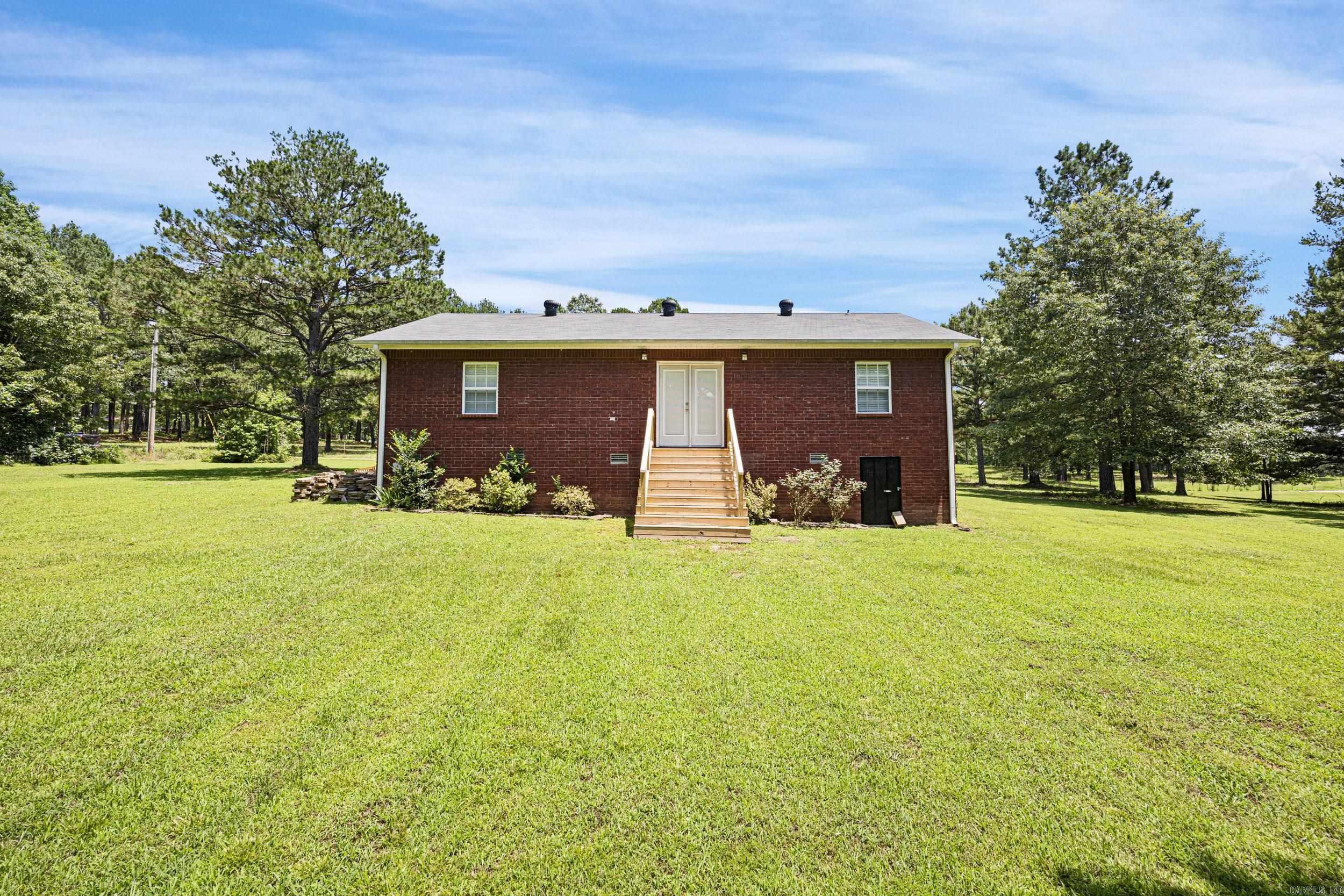 109 Topeka  Russellville, AR