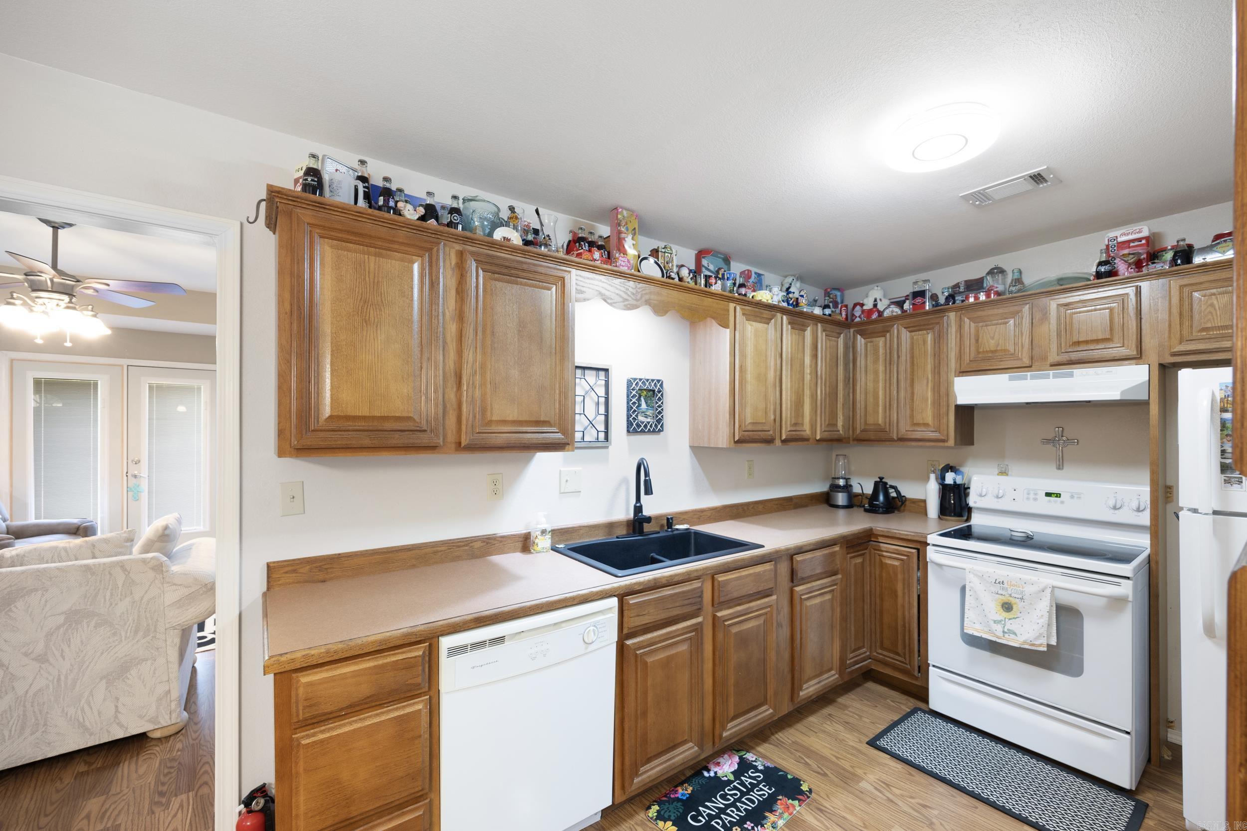 109 Topeka  Russellville, AR