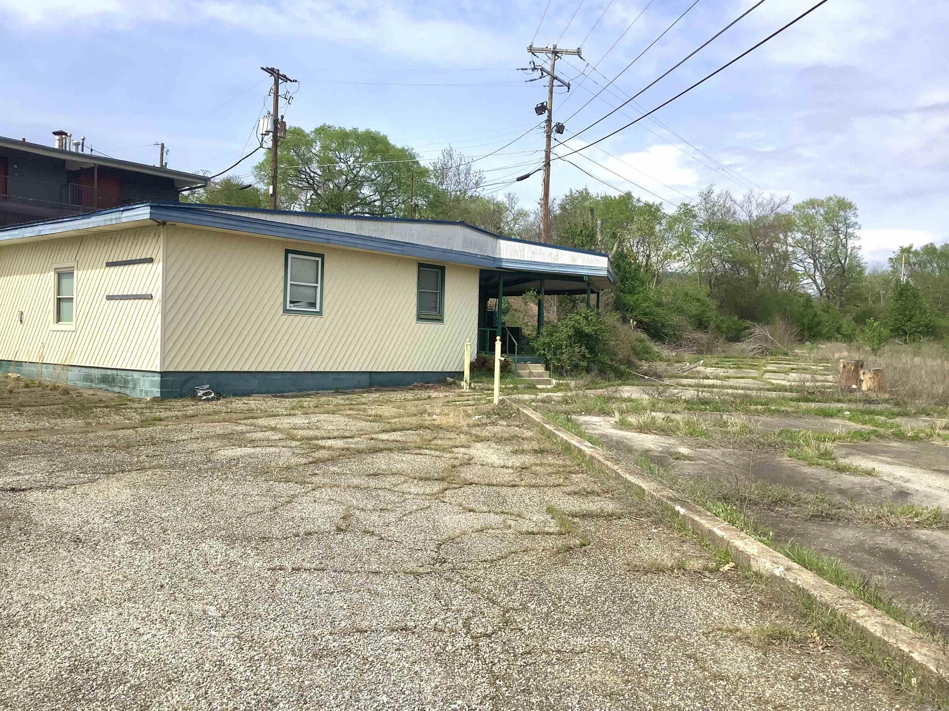 1875 E Grand 1873 East Grand Avenue Hot Springs, AR