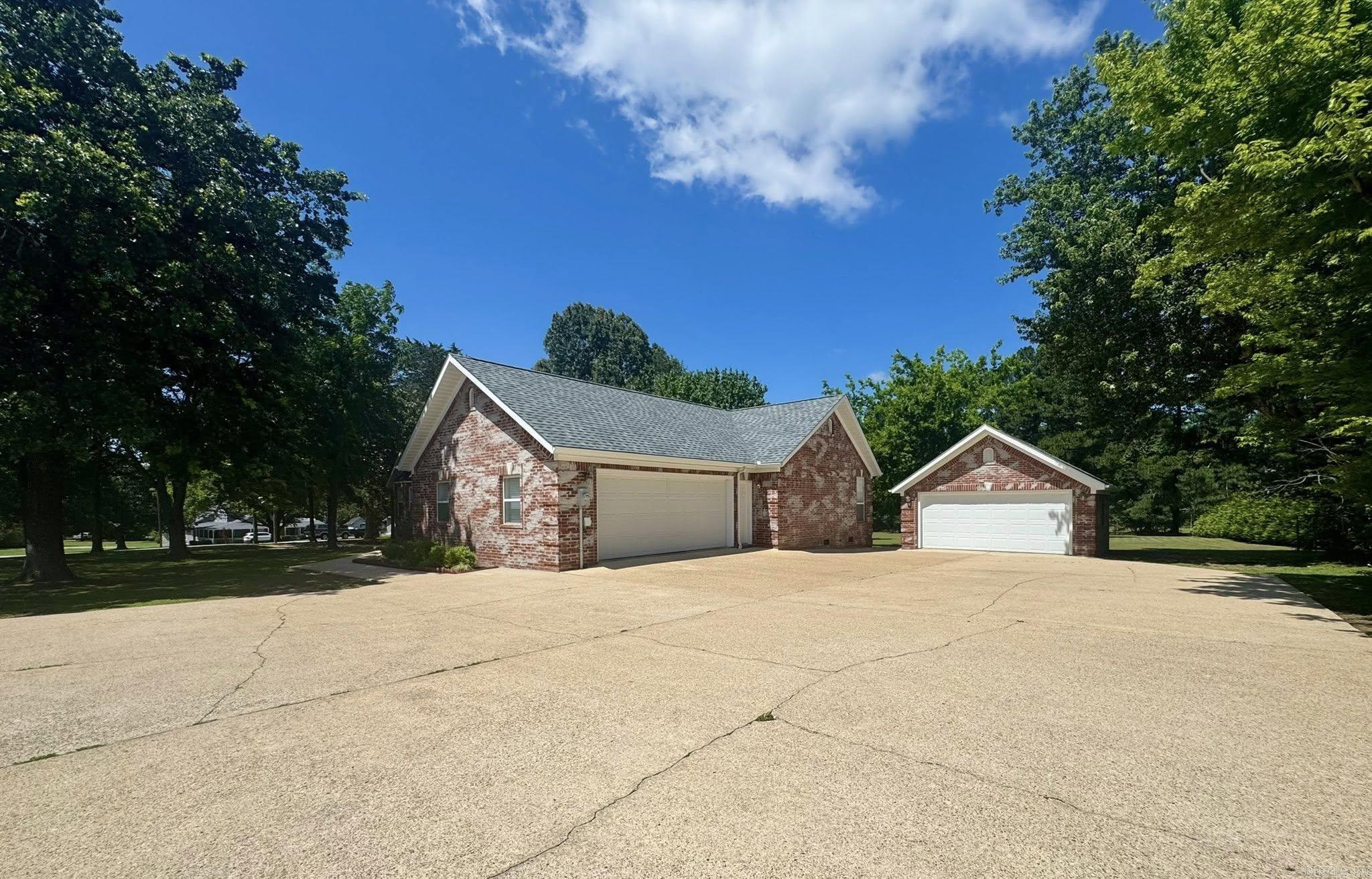 101 S Bayou  Mountain View, AR