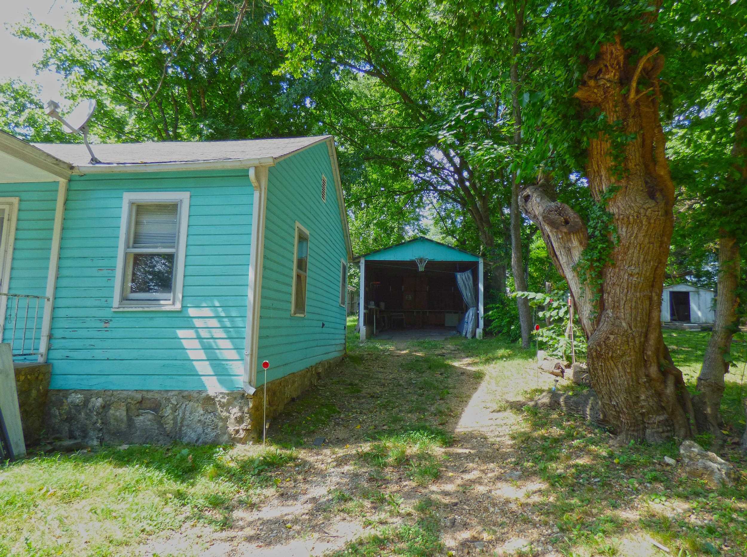 102 E Second  Hardy, AR