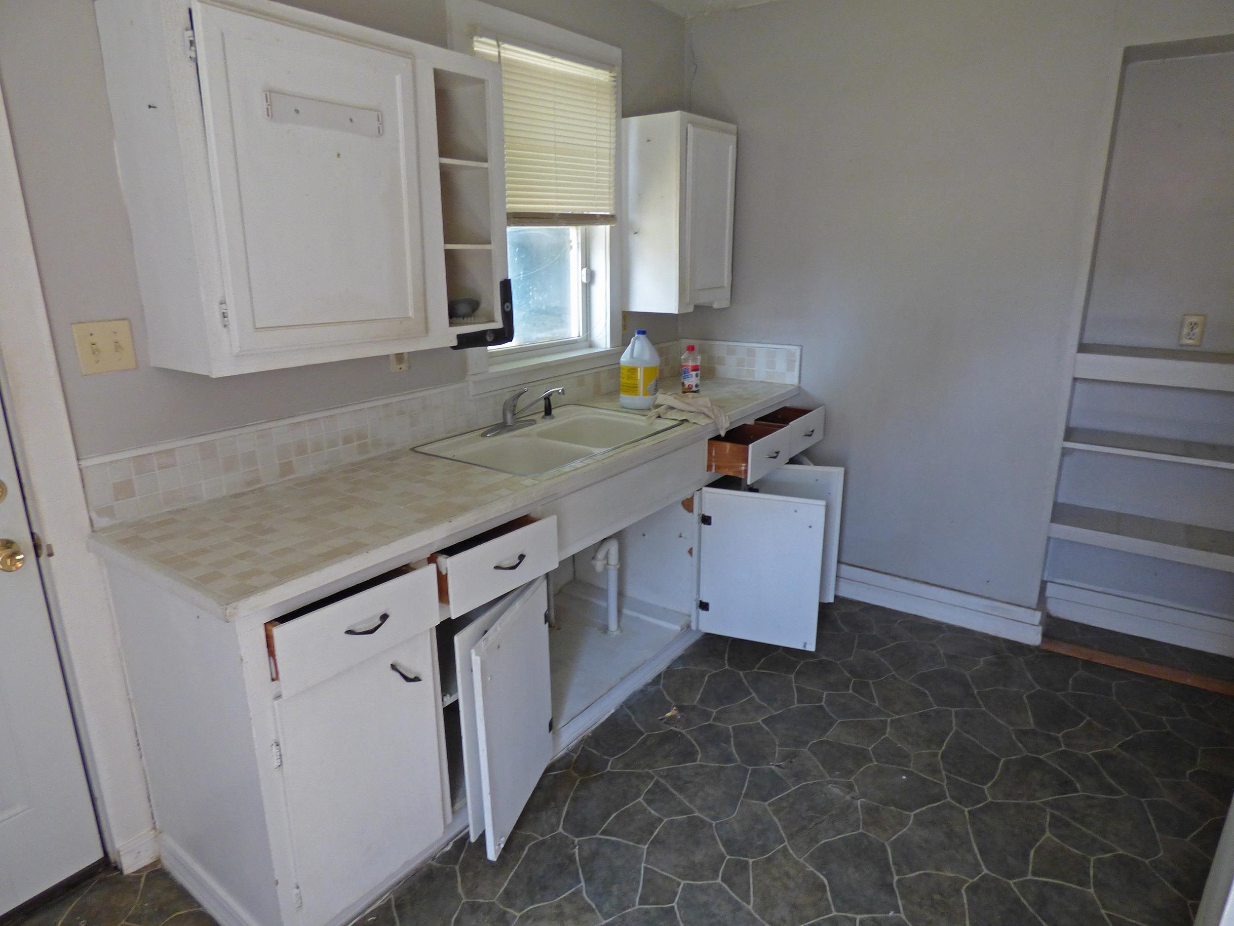 102 E Second  Hardy, AR