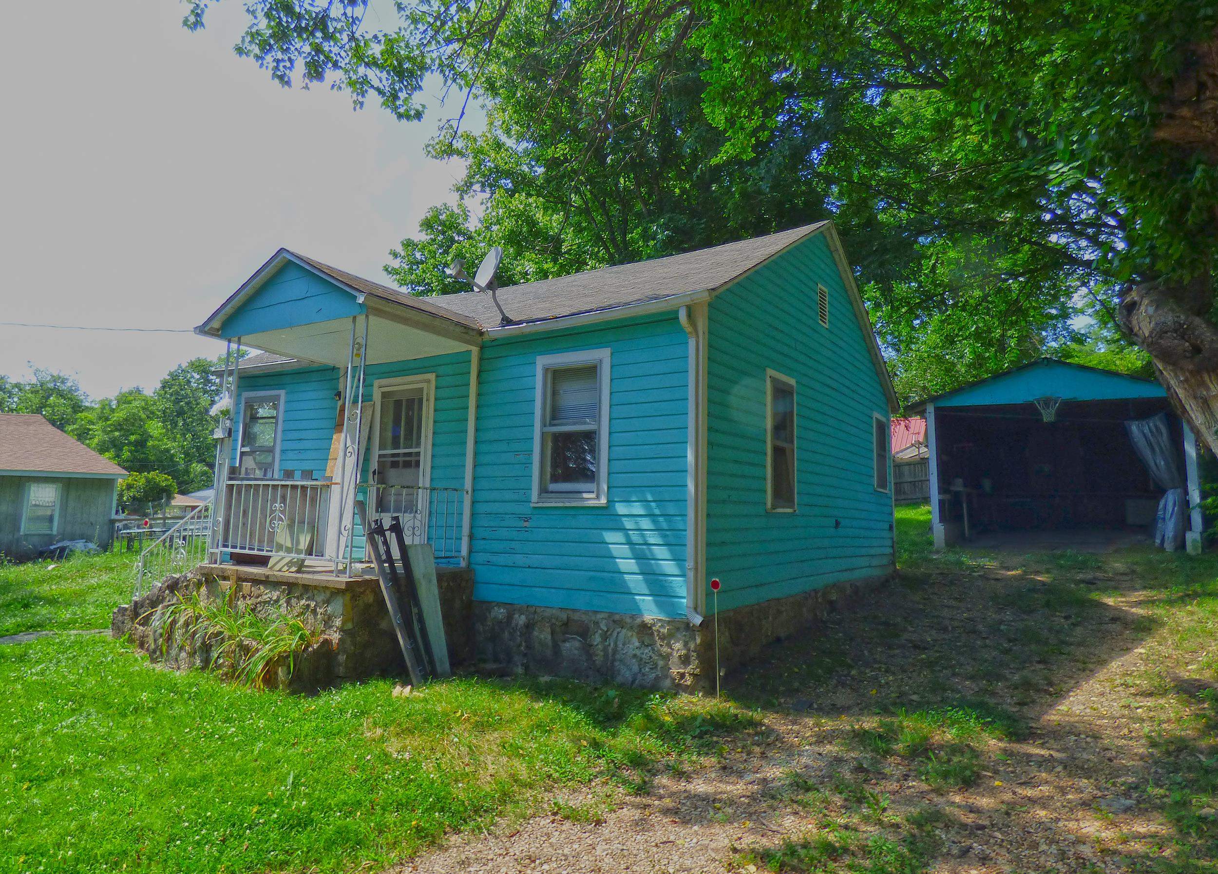 102 E Second  Hardy, AR