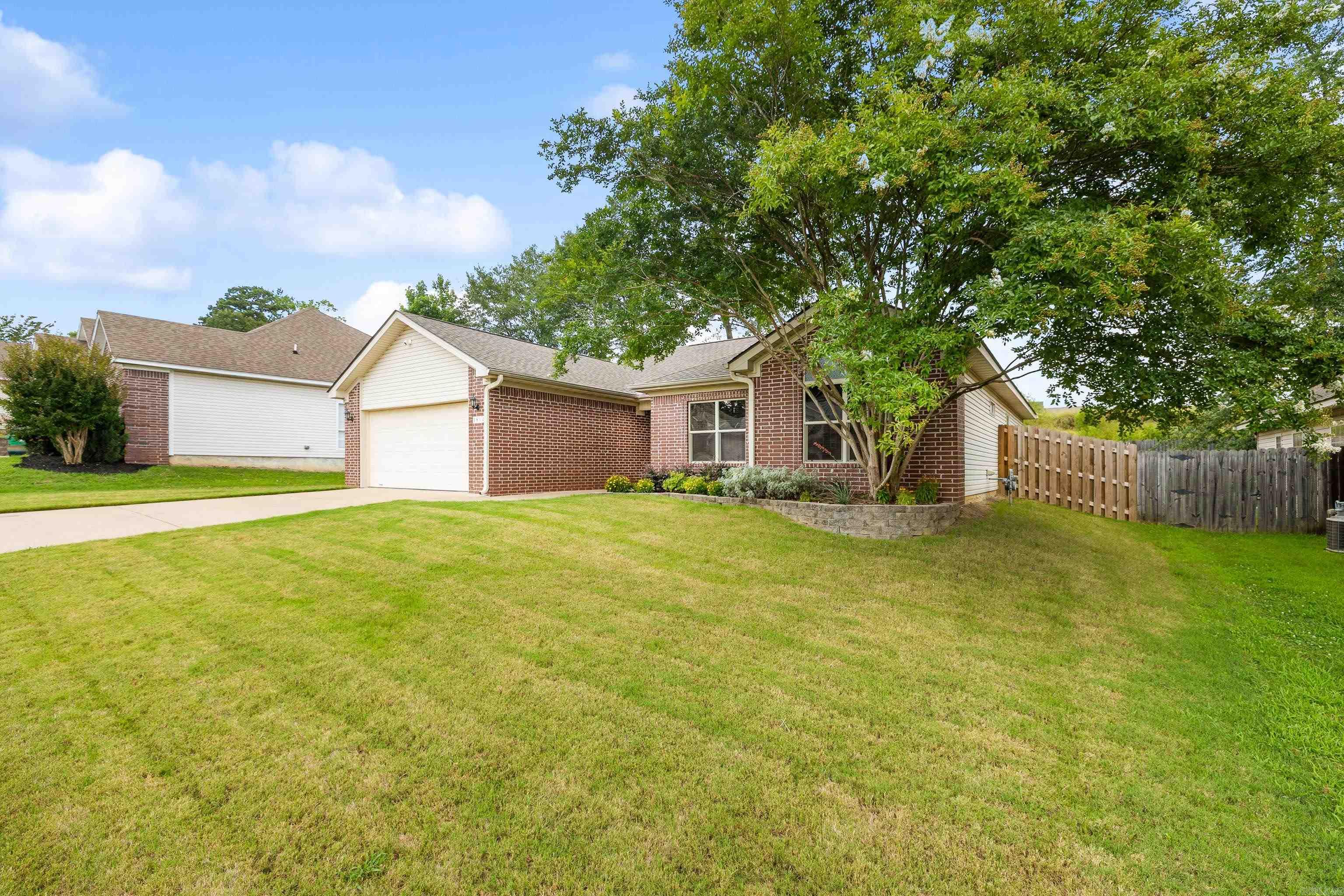 1864 Falcon Way Benton, AR 72015