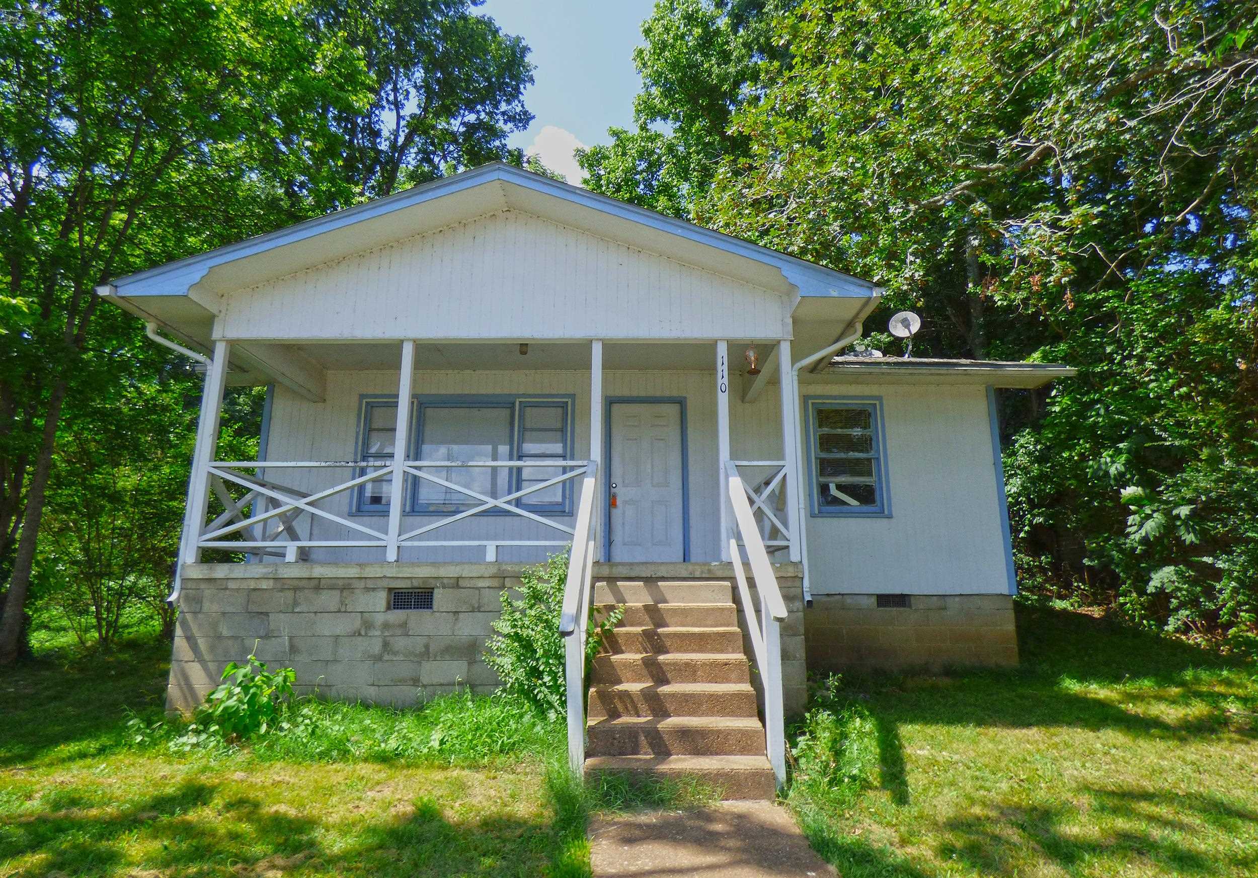 110 E First  Hardy, AR