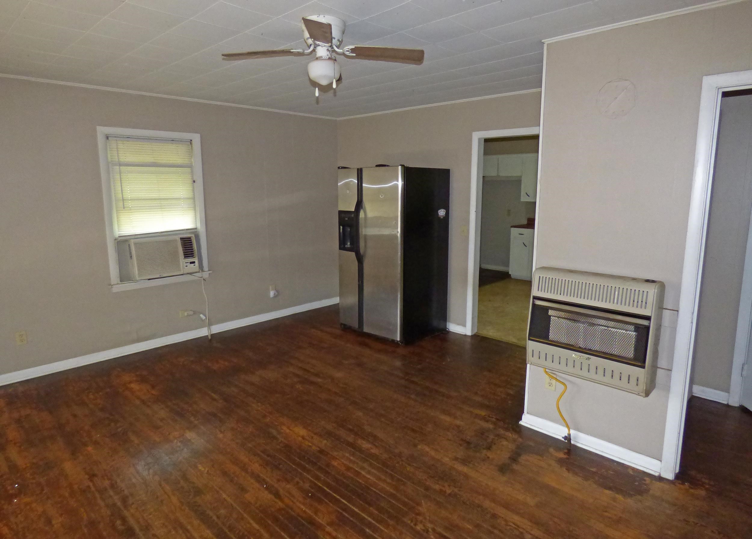 110 E First  Hardy, AR
