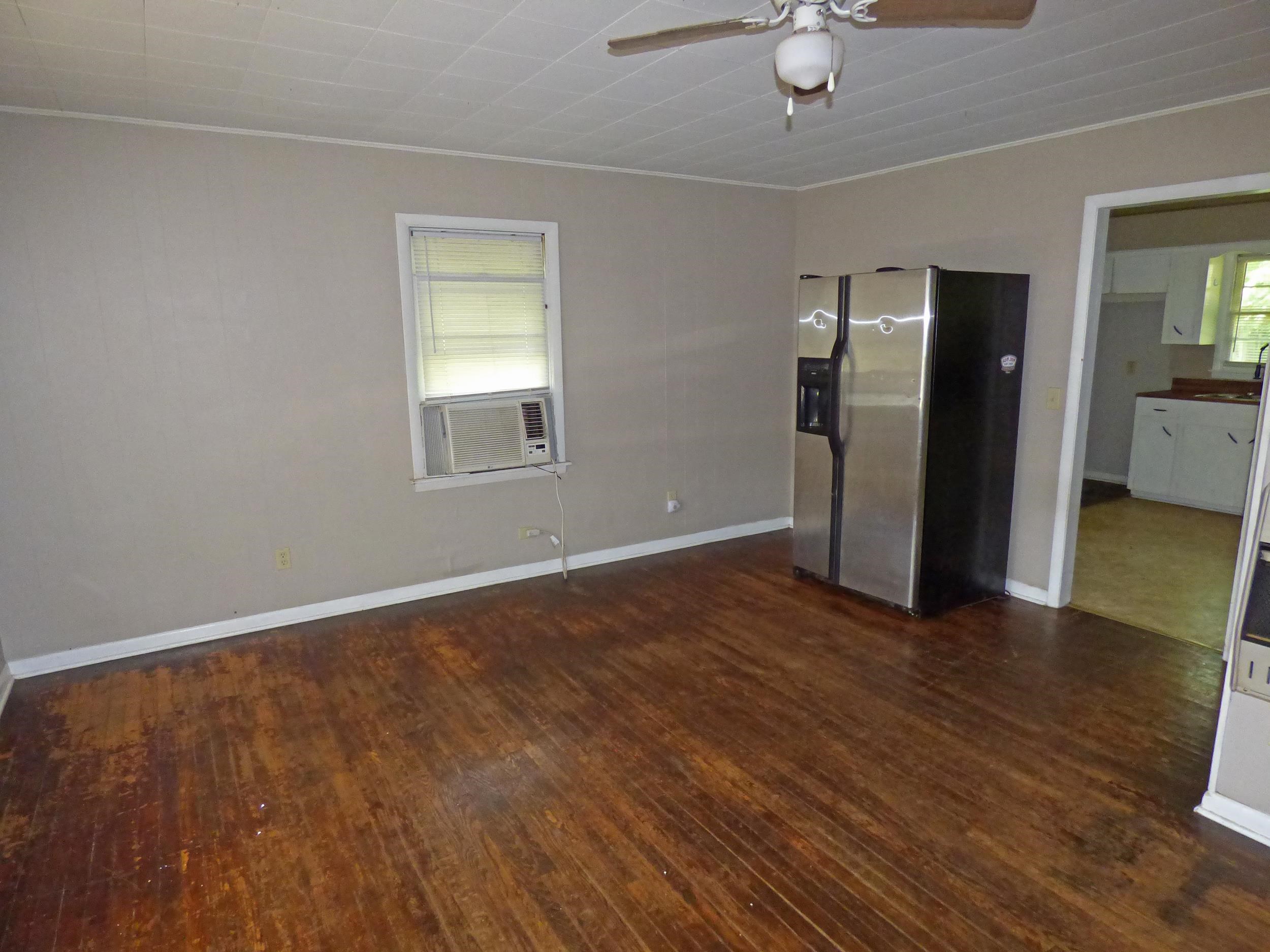 110 E First  Hardy, AR