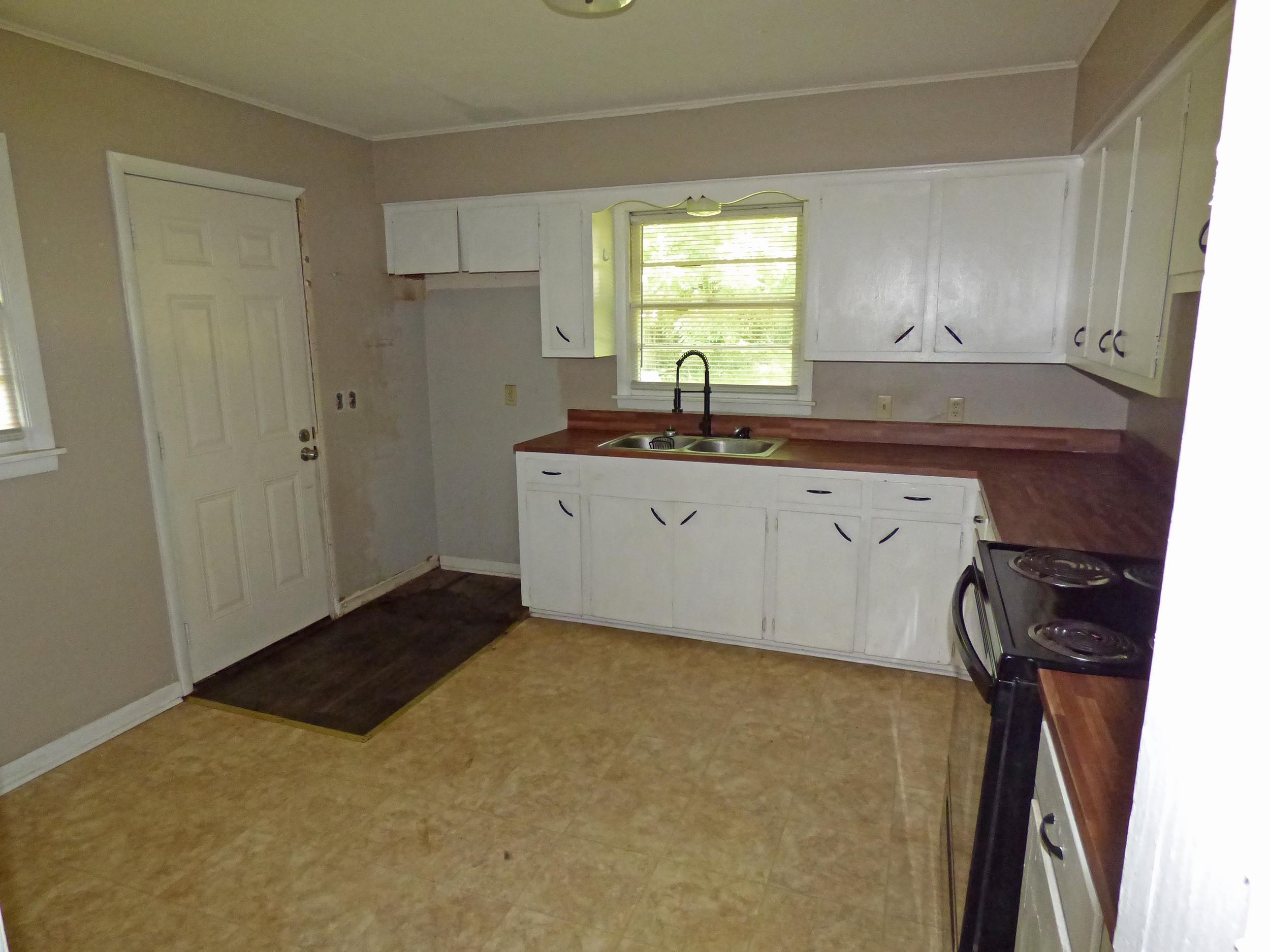 110 E First  Hardy, AR