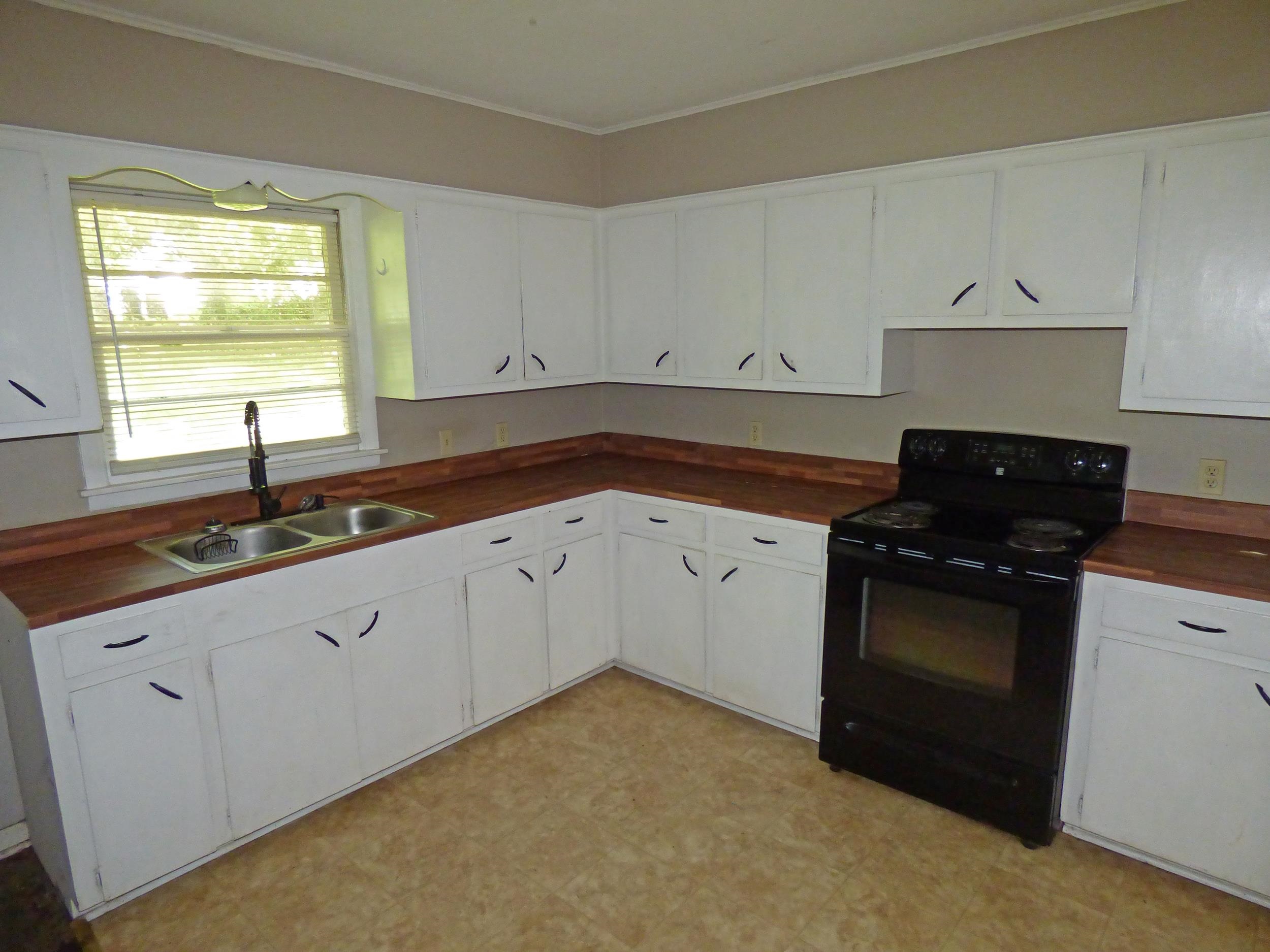 110 E First  Hardy, AR