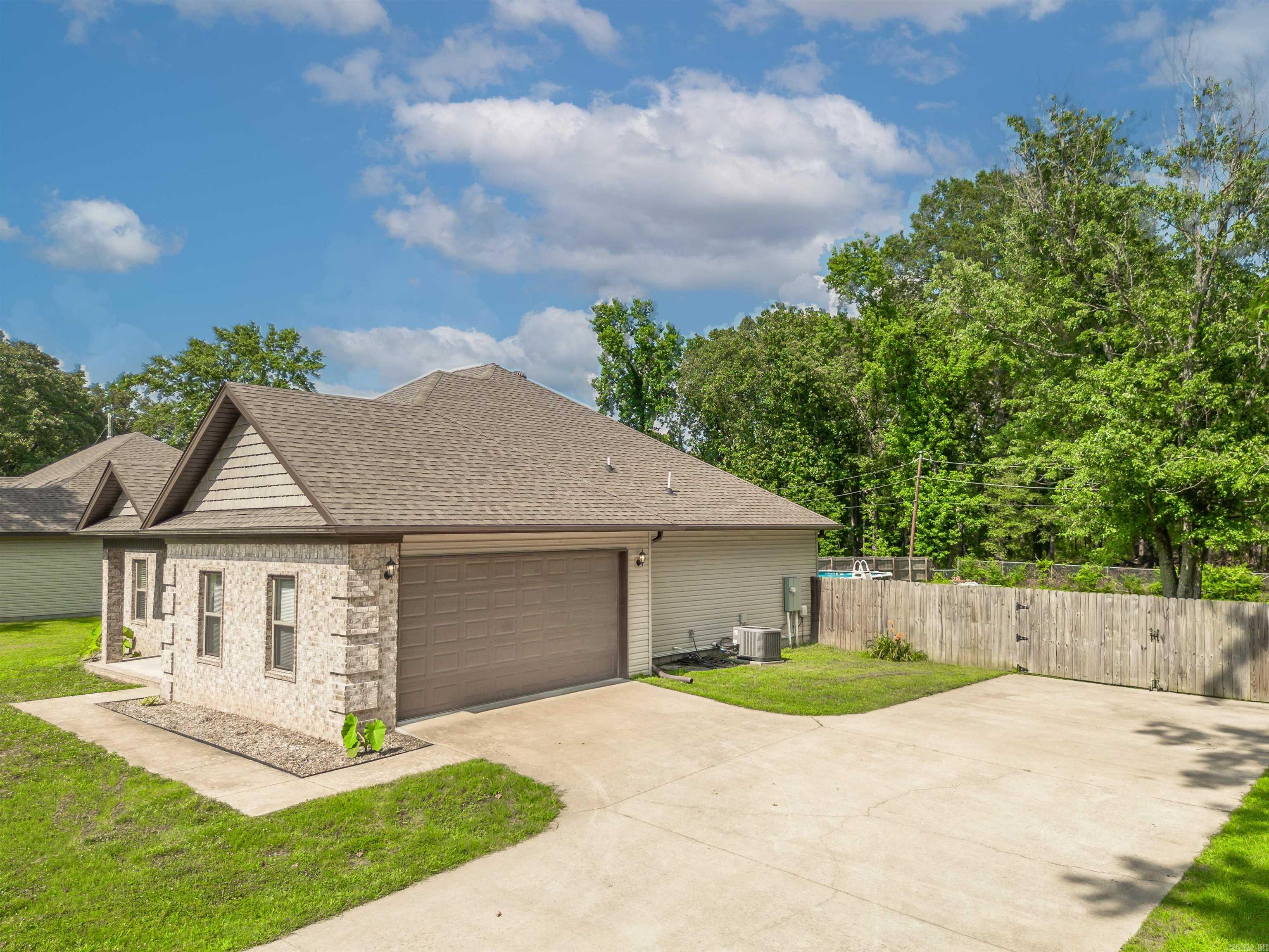 10 Single Oaks  Sherwood, AR