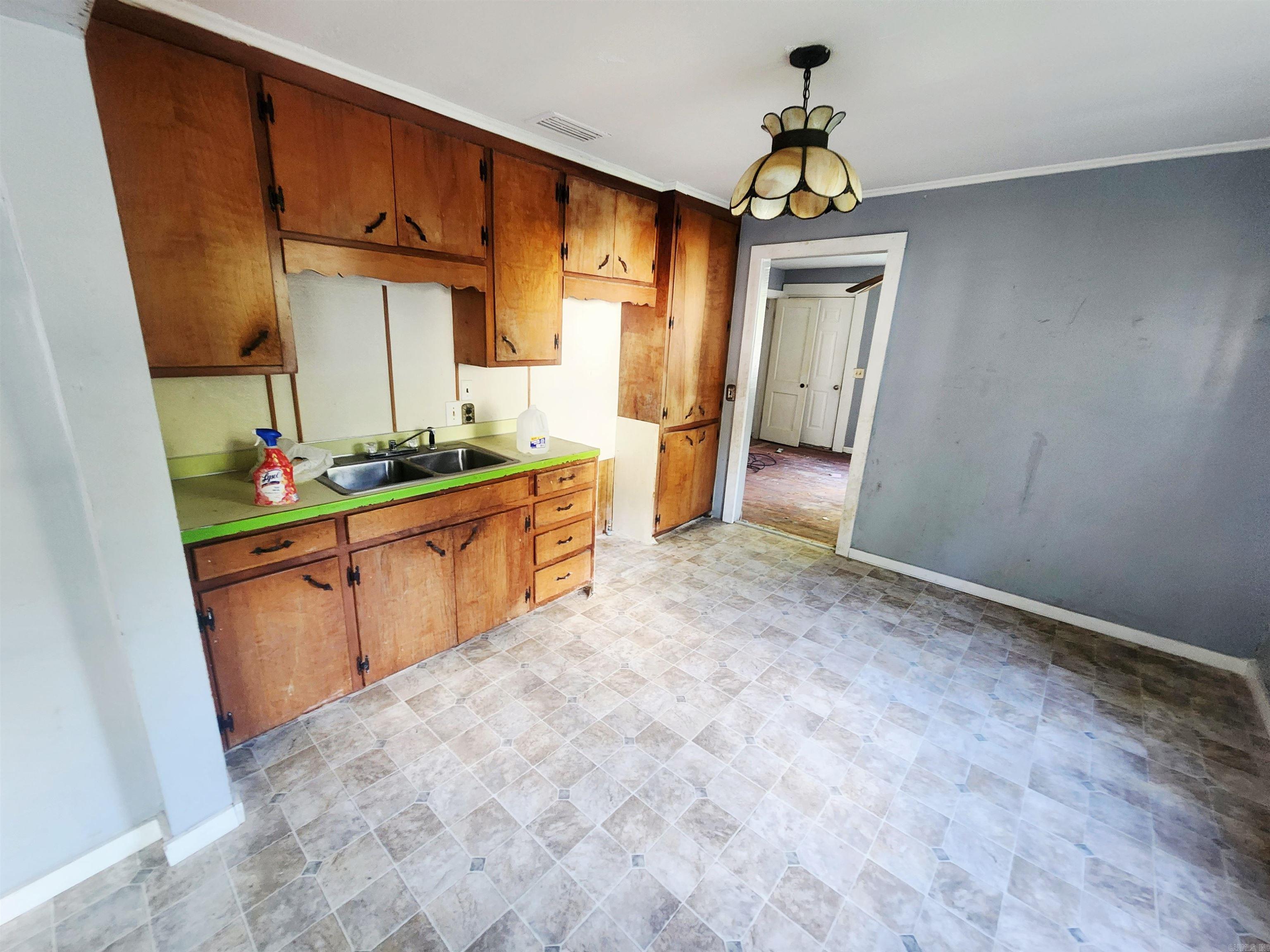 1327 E Sullenberger  Malvern, AR