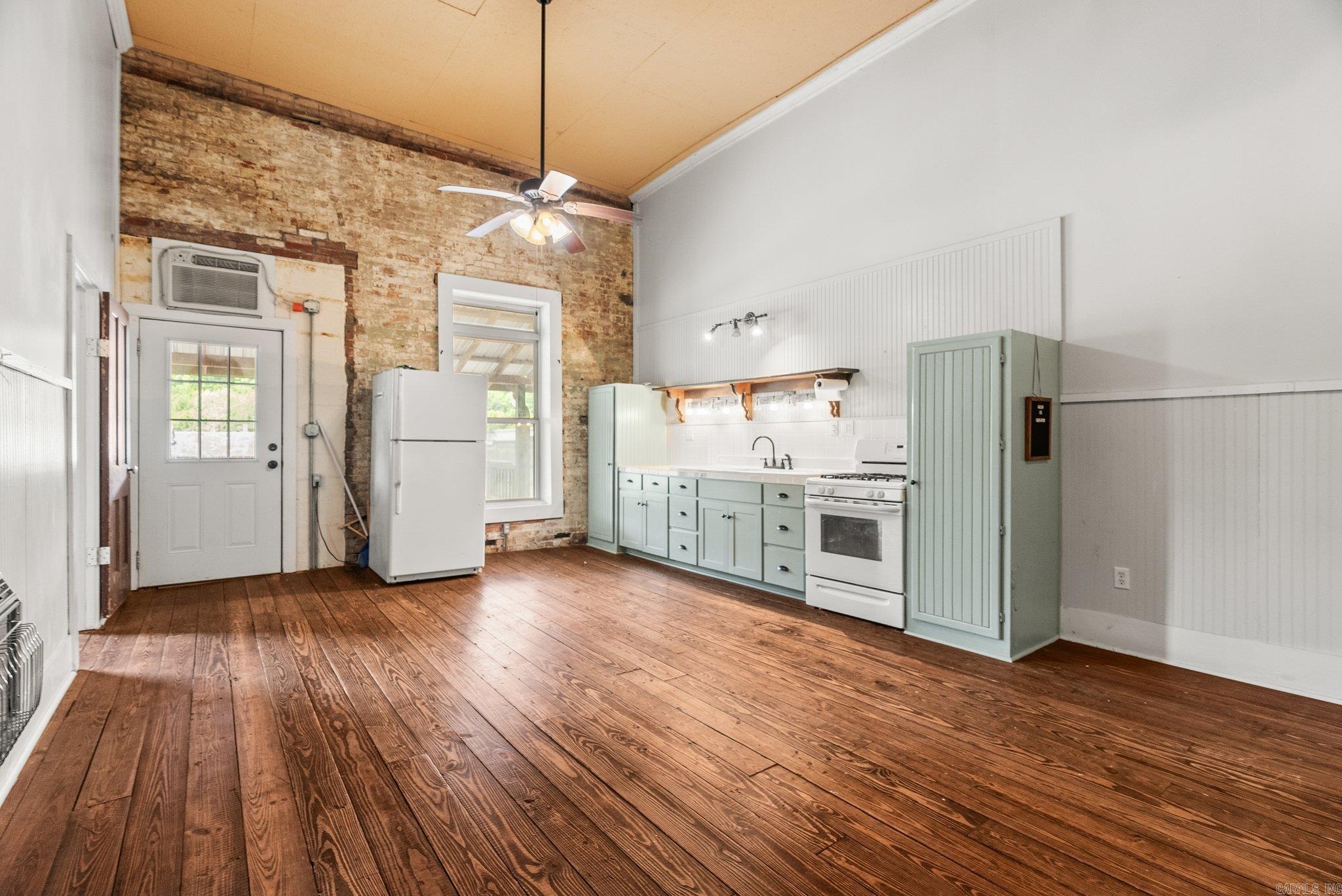 414 Main Street  Leslie, AR