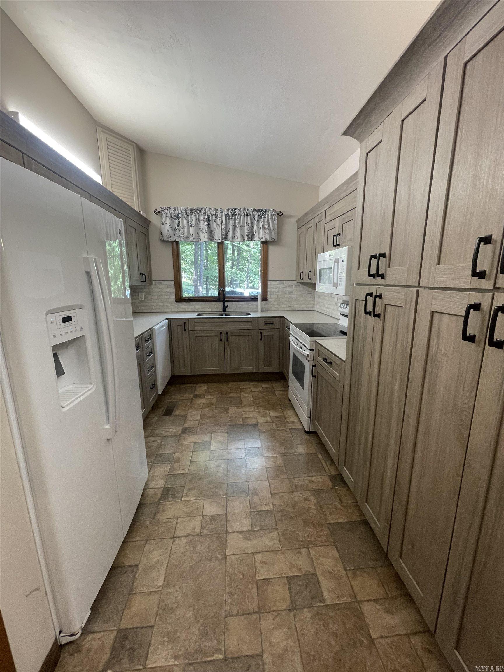 106 Oak Park Lane  Fairfield Bay, AR
