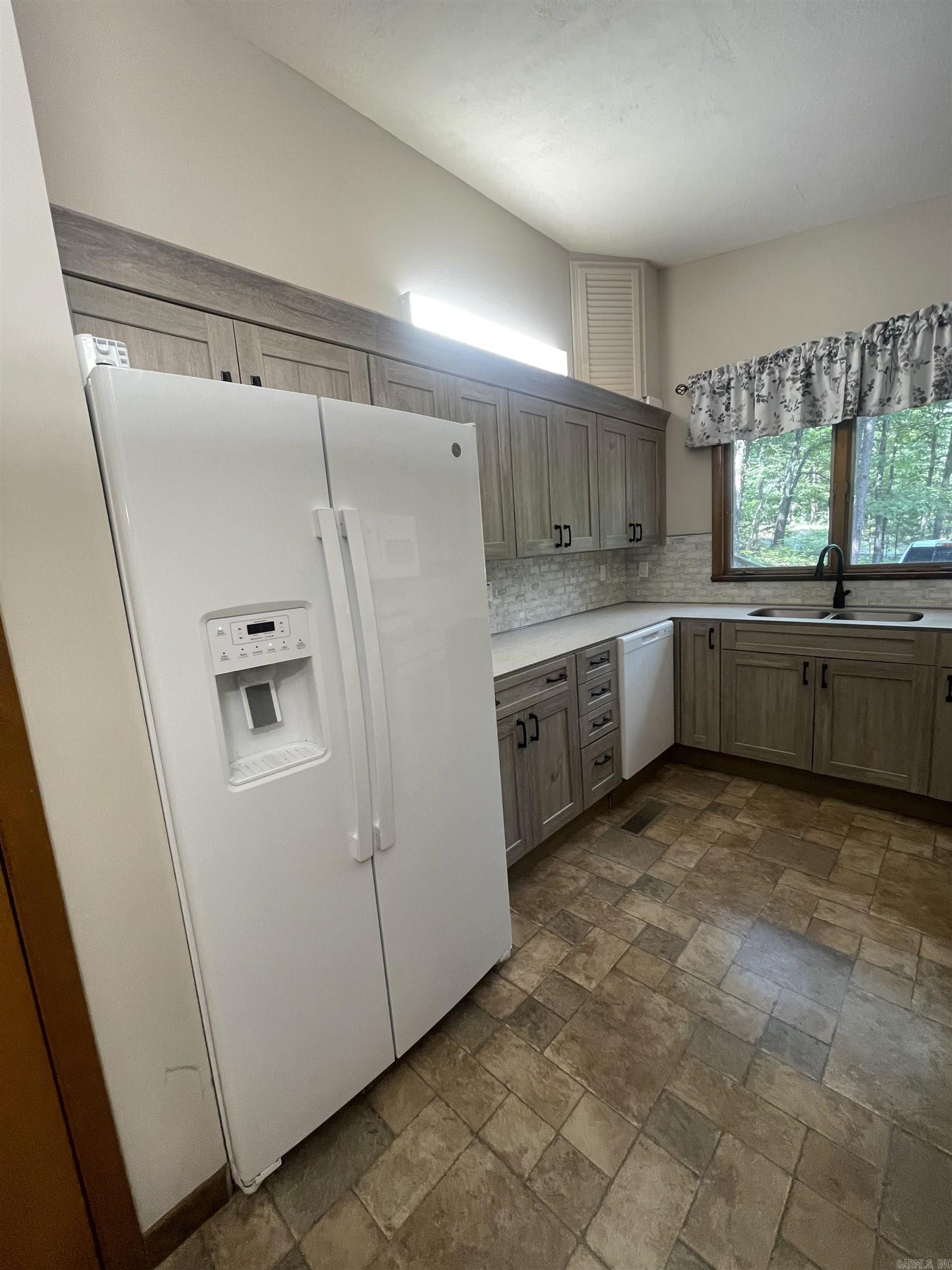 106 Oak Park Lane  Fairfield Bay, AR
